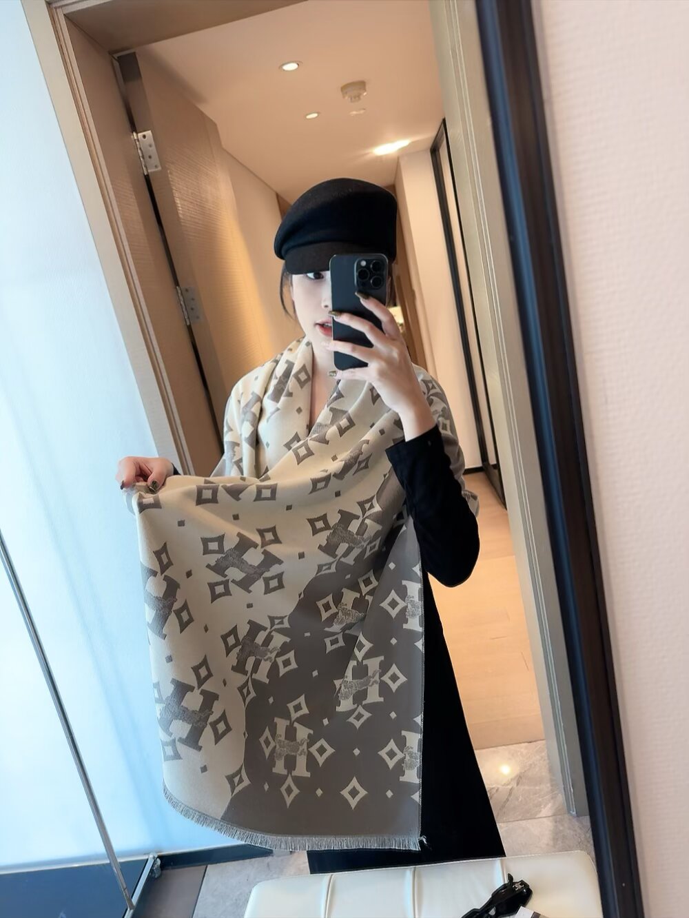 NO:511041,New!  2025 autumn and winter same style for men and women, synchronous counter, high-end cashmere knitted scarf!  It can be formal, free, very Classical. This weaving method is relatively difficult, and it costs yarn, and the process is very difficult!  !  !  Such a scarf is definitely an unsatisfactory item!  Any circumference will look good, the style is really amazing!  !  It's so practical and versatile, but there's no unnecessary design, and it looks good no matter how you surround it!  It has a drape, warm and very slimming!  It is very suitable to match formal wear or casual wear. It is perfect for folding or circles. It has a warm and elegant ordinary scarf, ordinary scarf19860909上新！2025秋冬男女同款,同步专柜,高端羊绒针织围巾！ 可正式,可随意,非常Classical的设计.这款织法比较难,又很费纱线,工艺难度非常大！！！这样的围巾,绝对是一条审美不过时的单品！随便围都会好看,版型真是一绝！！太实用百搭了,其实没有多余的设计,怎么围都好看！有垂坠感,温暖且非常显瘦！搭配正装或者搭配休闲装都很合适~对折挂围或者绕圈围都完全可以,有温度的风度普通围巾,普通围巾,scarf