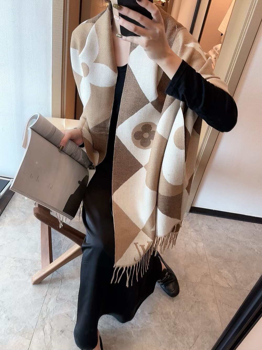 NO:678854,Batch (LV Louis Vuitton) grab VIP recommendation, be sure to get started quickly [high-end love pure cashmere, baby touch is comfortable, it is a woman's beauty, very few goods can be used in all seasons, it is really beautiful and makes people very, very excited. The upper body effect is simply beautiful, the quality is perfect. The whole scarf gives a big-name aura and is very delicate and beautiful. It is definitely a new style worth buying. Once you get the real thing, you will be glad that you are a woman. It is worth appreciating the perfect temperament and taste. Ditails are the first choice for VIPs.  Upper size 18065cm, 70 cashmere silk ordinary scarf, ordinary scarf, louis vuitton, louis vuitton, real silk19860909批（LV 路易威登）抢VIP推荐 下手一定要快【高端 大爱 纯羊绒 婴儿触感舒服到飞女人尤物 货极少 四季都可以用真心美的让人非常非常心动 上身效果简直美翻了 品质非常完美 整个围巾给人大牌气场的同时又非常精致秀丽绝对值得入手的新款 实物一拿到就会庆幸自己是女人的绝美好货 值得品鉴完美气质品味Ditails首选VIP们 上尺寸18065cm,70羊绒真丝普通围巾,普通围巾,louis vuitton,louis vuitton,real silk,scarf