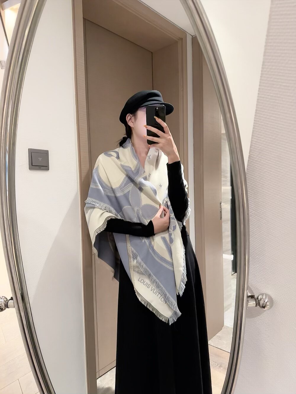 80💰 新✨✨😘👍LV最最新的专柜主打款【边框老花140】 💟 度假及日常都非常好搭配的款😍订单私流  】一看到就想去度假‼️平时穿搭也非常好搭配，整个人看起来都会神采奕奕🌟🌟好多不用多说，细节品质都看得清楚，绝对获赞的高规格品质😄140*140大方巾，