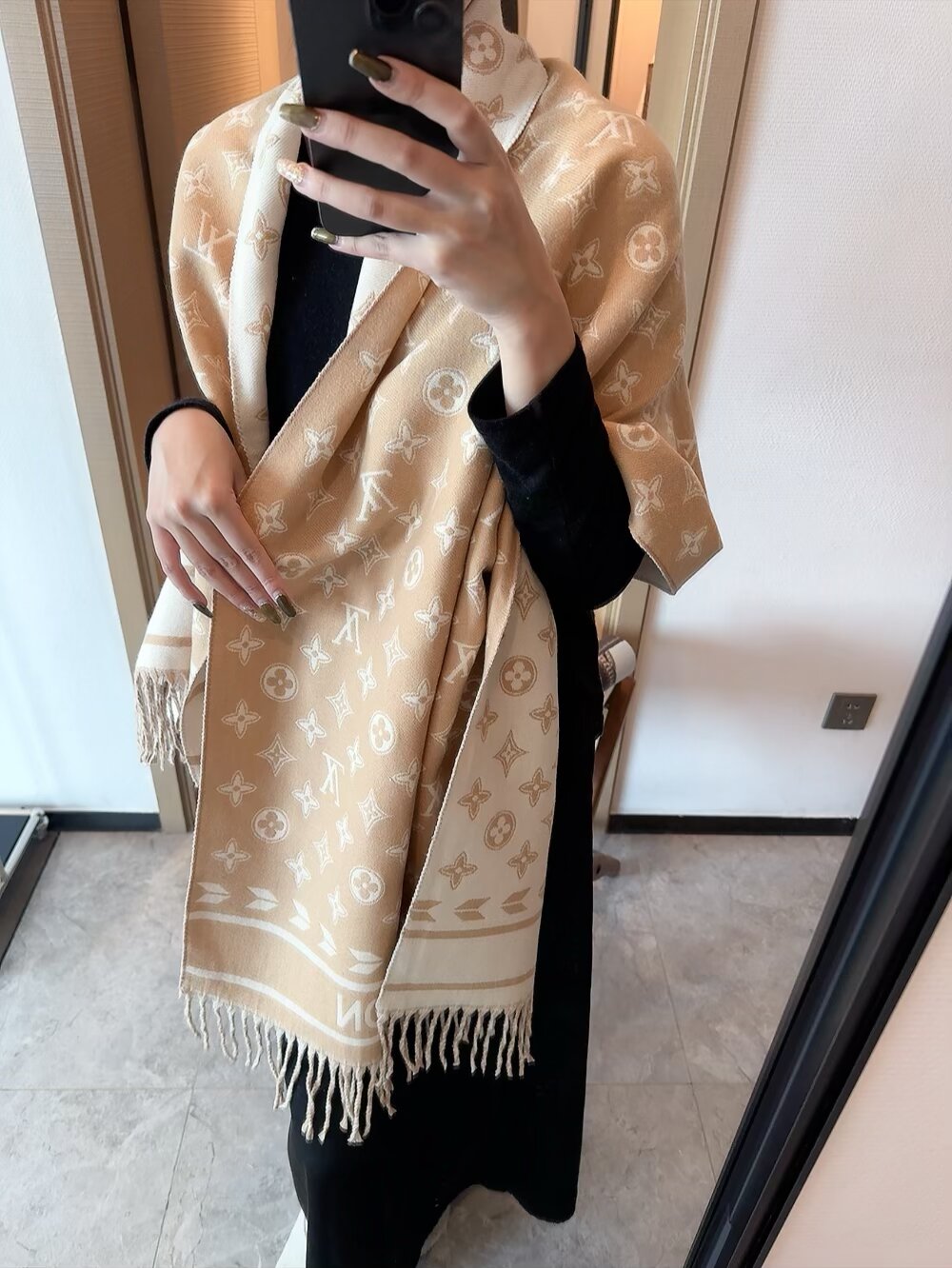 NO:541611,New products for big hits, couples LV, exclusive cows, luxury is all between sizes, high-end quality with super high cashmere quality will be favored by this brand. This boutique is a rare scarf knitted on the market. It is really a super high-end product. Only this big brand will have every color, love, and leave every color. Good goods sold for one less. Imported knitted cashmere size 180*60 ordinary scarf, ordinary scarf, louis vuitton19860909批爆款上新 情侣款LV 独家牛货 奢华尽在尺寸之间,高端品质具有超高羊绒品质才会被此品牌青睐这种精品是市场上及其少见的围巾针织,真是超级高端货只有这种大品牌才会拥有每色都是大爱每色都留.卖一条少一条的好货 进口针织羊绒 尺寸180*60普通围巾,普通围巾,louis vuitton,scarf