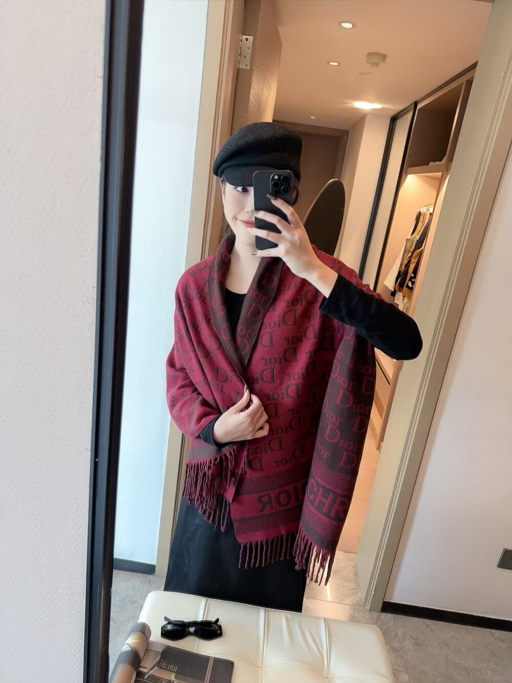 NO:541582,[DIOR] This year, a new and new rattan plaid cashmere scarf is launched. Beautiful color matching. The latest style of the hot counter, cashmere, super versatile!  Super temperament!  !  Big Love, Big Love, cashmere with such a large proportion of imported cashmere from Kashmir is really rare! Cashmere is recognized by the world as 'soft gold'. It has a soft and delicate touch. This scarf is super large and has a size! The whole is woven on both sides. Whether it is used as a scarf or a shawl, it is the best choice! Ordinary scarf, ordinary scarf, dior, dior, gold, shawls19860909【DIOR 迪奥】今年又上新新款藤格纹山羊绒围巾啦 绝美配色 爆款专柜最新款式 羊绒 超百搭！超显气质！！大爱大爱 采用克什米尔进口羊绒这么大比重的羊绒真的超级少见!羊绒有世界公认的“软黄金”之称,手感柔软细腻这款围巾超级大,尺寸达到!整体是双面织造的 ,不管是拿来做围巾做披肩 都是不二的选择!普通围巾,普通围巾,dior,dior,gold,shawls,scarf