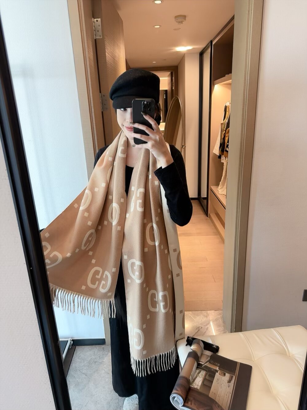 NO:541740,A batch of new export orders for heavy-duty Gucci counters. The latest limited double-sided color combination of the counter is all imported and supplied by customers. The only factory that supplies raw materials to G customized yarn. If it is not for the awesome channels, I guess the counter cannot buy this limited edition product. There are too few. There is no such customized yarn in China. The quality of the goods is excellent, the four colors are precision-made and high-density fonts are extremely clear. The fabric is the top plateau cashmere wool silk (same as the counter). It feels soft and silky, luxurious and textured!  This shawl mixes silk and wool, with a soft and warm texture, classic and never out of date. 48*180 cm wool. This kind of product has always been inseparable. There are too many monks and few meats. You should snatch it and cherish it. Don’t say a word more. Close your eyes and grab it. No one sold out after selling it. Ordinary scarves, ordinary scarves, gucci, real silk, shawls19860909批重磅Gucci专柜新款出口订单.专柜的最新限量双面拼色全部纱线进口客供 唯一一家给G订制纱线的工厂供原料 如果不是能收点渠道牛逼货 我估计专柜都买不上这种限量版货色.太少了.国内没有这种订制的纱线 货品质极好,四个色精工高密度字体无比清晰 面料为最顶级高原开司米尔羊毛真丝(和专柜一样) 手感柔软丝滑 奢华有质感！这款披肩将真丝与羊毛相混搭,质地柔软而温暖,经典而永不过时.48*180 cm 羊毛.这种货色一向都是不够瓜分.僧多肉少.你们且抢且珍惜 话多一句都不说.闭眼抢.售完多一条都没有.普通围巾,普通围巾,gucci,real silk,shawls,scarf