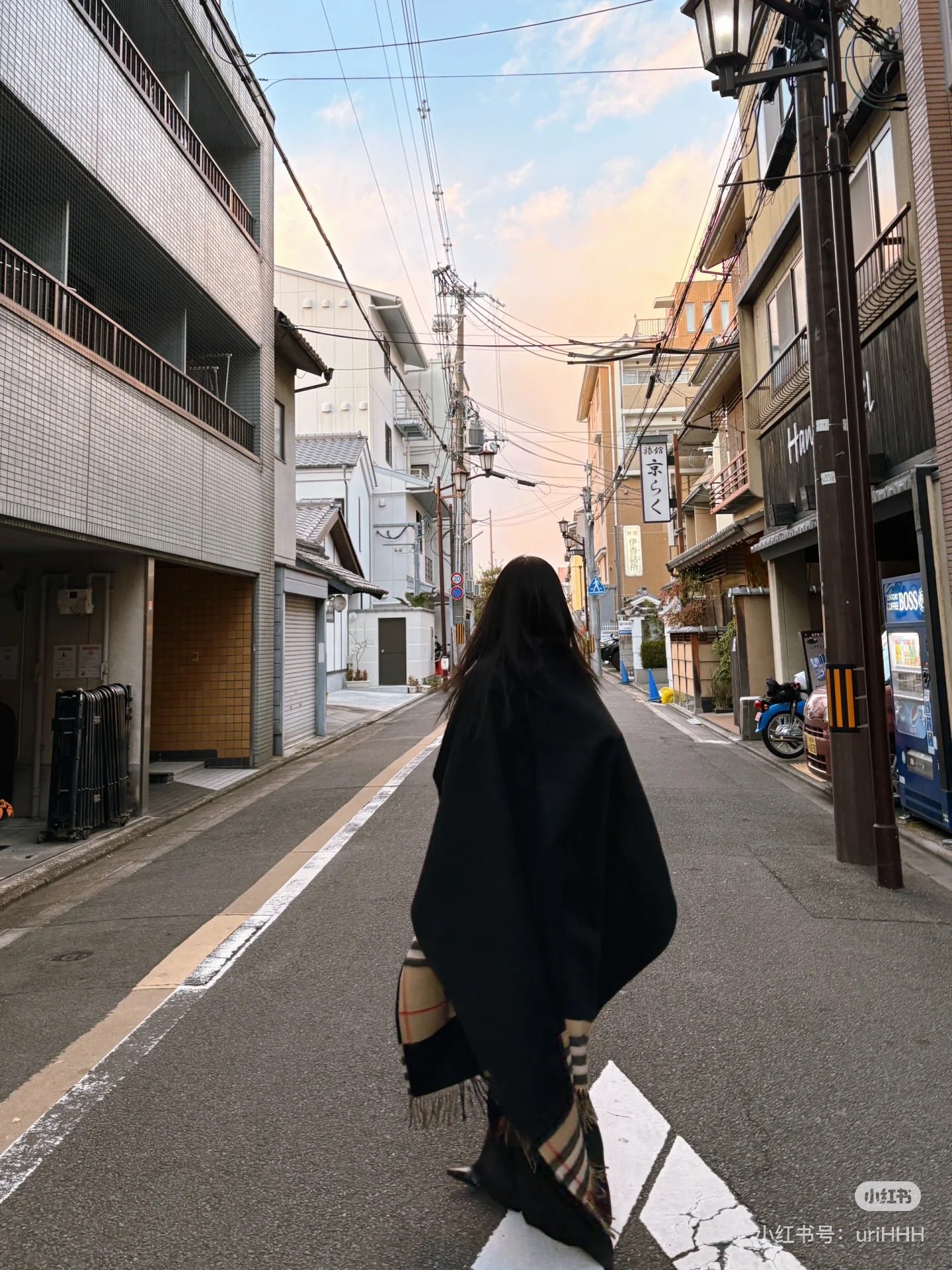 便宜版本便宜版本P凹造型必备斗篷 原单burberry最新款对比感格纹提花披肩斗篷，灰拼色双面斗篷‼️经