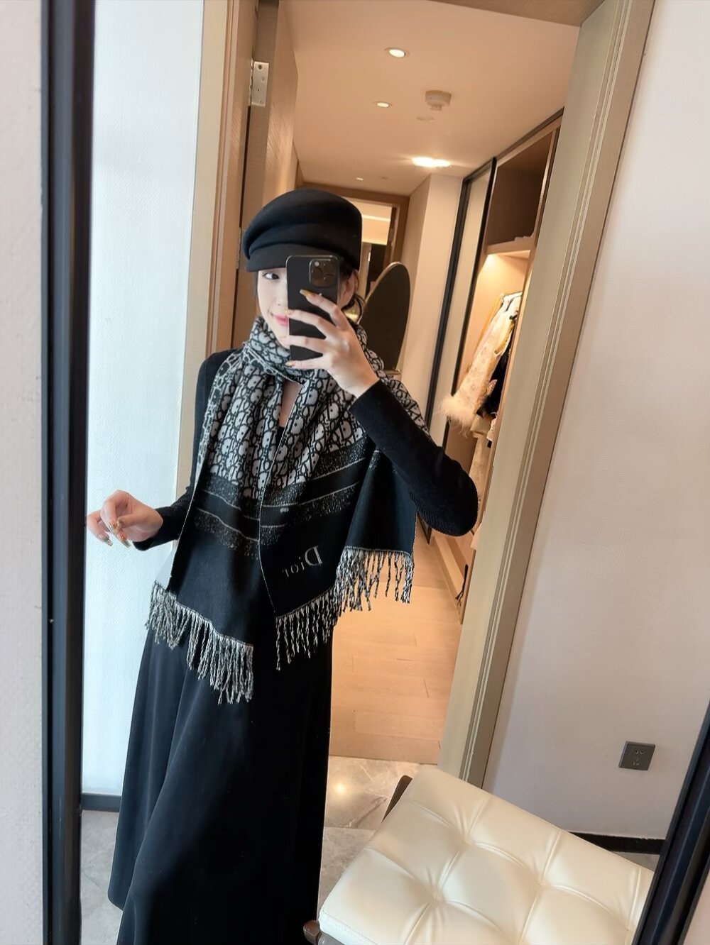 NO:603348,Batch [DIOR Dior] cashmere scarf. Beautiful color. The latest cashmere style from the popular counter. Super versatile!  Super elegant!  !  Love it, love it. Cashmere with such a large proportion of cashmere imported from Kashmir is really super rare! Cashmere is known as the 'soft gold' in the world, and it feels soft and delicate. This scarf is super large, and the size is up to 100%! The whole scarf is double-sided, whether it is used to make a scarf or a shawl, it is the best choice! Ordinary scarf, ordinary scarf, dior, dior, gold, shawls19860909批【DIOR 迪奥】 山羊绒围巾啦 绝美配色 爆款专柜最新款式 羊绒 超百搭！超显气质！！大爱大爱 采用克什米尔进口羊绒这么大比重的羊绒真的超级少见!羊绒有世界公认的“软黄金”之称,手感柔软细腻这款围巾超级大,尺寸达到!整体是双面织造的 ,不管是拿来做围巾做披肩 都是不二的选择!普通围巾,普通围巾,dior,dior,gold,shawls,scarf