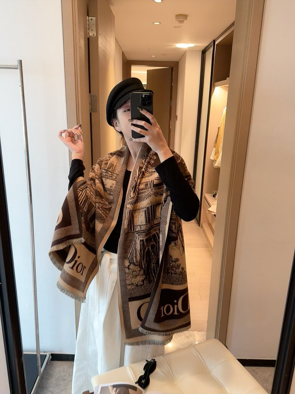 83🉐️ 迪奥 水墨画 烟雨楼台爆款🔥原单极品来啦💃🏻💃🏻Dior最最新的专柜主打款【D字母】羊绒巾 💟 度假及日常都非常好搭配的款😍订单私流 】一看到就想去度假‼️平时穿搭也非常好搭配,整个人看起来都会神采奕奕🌟🌟好多不用多说,细节品质都看得清楚,绝对获赞的高规格品质😄手工须边 尺寸:180✖️65,42%真丝+42%羊毛+16%棉质