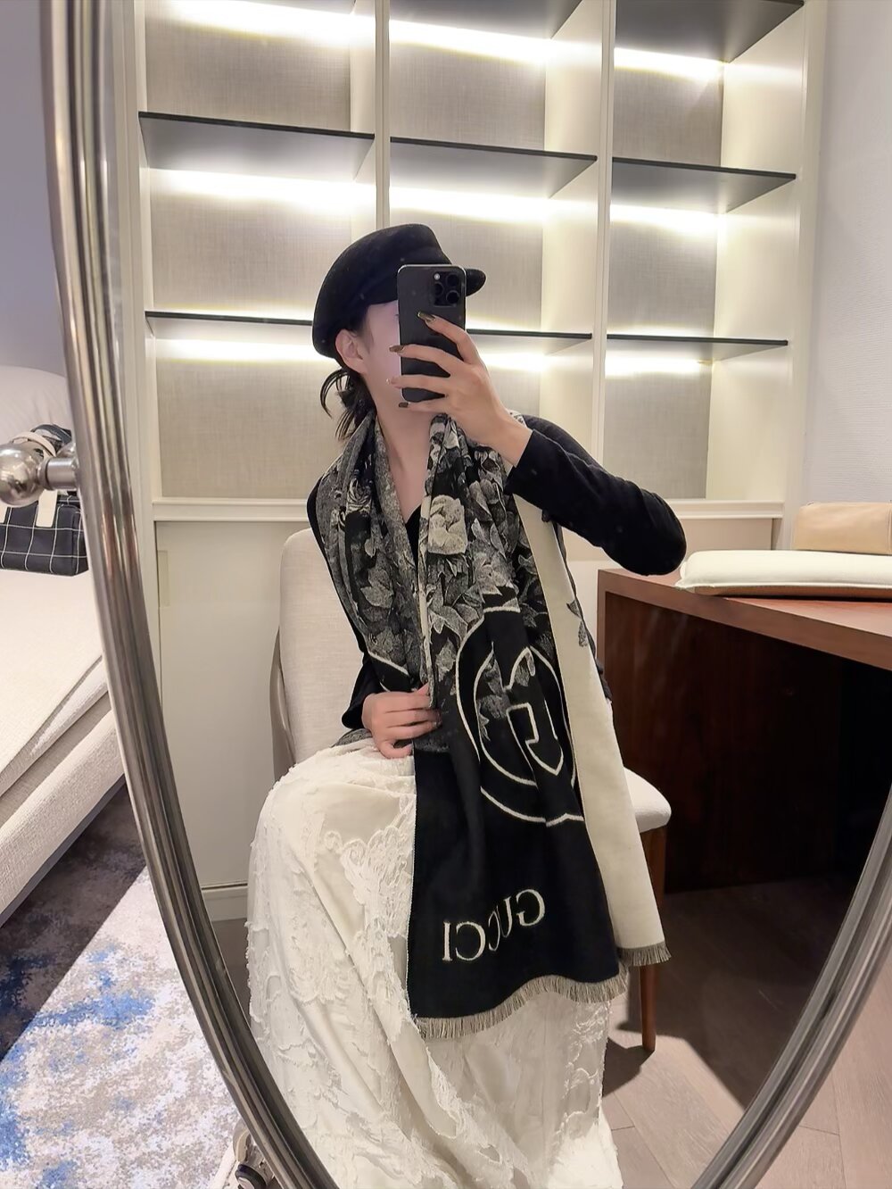 NO:603218,Gucci has launched the hot-selling ink Chinese painting and double G scarf, which is highly recommended. Sheep wool is very warm, soft and skin-friendly, and does not tie the neck. Classic plaid design, low-key luxury and connotation. Unisex couple style, size 65*180cm. Everyone should own a Hermès ordinary scarf, ordinary scarf, gucci, hermes19860909Gucci怒推走量爆款水墨国画加上双G围巾重磅推荐 绵羊毛非常保暖 柔软亲肤,不扎脖经典格子设计,低调奢华有内涵.男女通用情侣款,size65*180cm人人都应该拥有一条爱马仕普通围巾,普通围巾,gucci,hermes,scarf