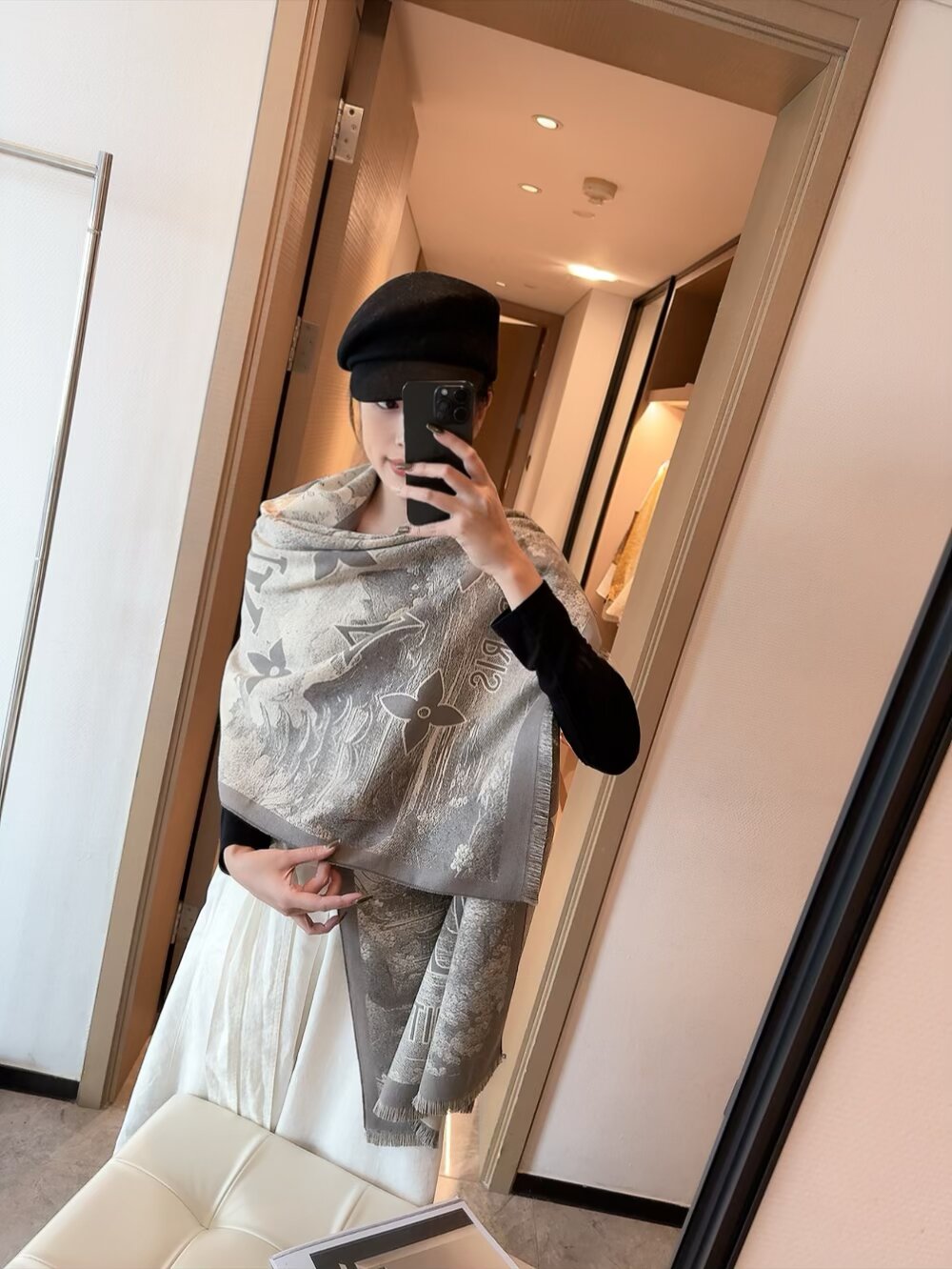 NO:678867,Batch of LV Louis Vuitton~The best original order. Ink and Chinese painting long scarf] High-end products are presented in a heavyweight, unique and unprecedented pure cashmere. It feels so good that it is definitely a slow hand. The technology uses imported 300-count pure cashmere combined with colorful edge embellishment, which is very classy and low-key with a little luxury. Size 180cm. Imported pure cashmere woven ordinary scarf, ordinary scarf, louis vuitton, louis vuitton19860909批 LV 路易斯威登～极品原单.水墨国画 长巾】高尖端产物重磅呈现 ,绝无仅有 史无前例 纯山羊绒 手感好到爆绝对又是一款手慢无 工艺上采用的是进口300支纯羊绒结合彩边点缀,非常显档次,低调中带着小奢华.尺寸180cm 进口纯羊绒织就普通围巾,普通围巾,louis vuitton,louis vuitton,scarf