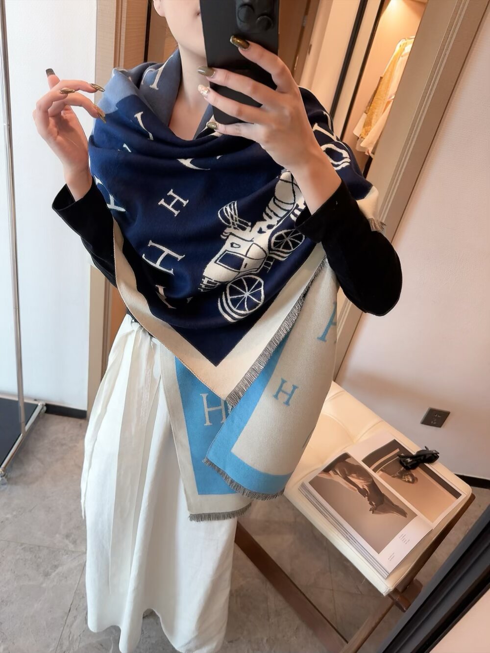 NO:603213,New models in stock (the counter is synchronized with Hermes), grab VIP recommendations, and be sure to get started quickly [high-end love, pure cashmere, comfortable to the touch for babies, and a woman's stunner. Very few goods. It can be used in all seasons. It is really beautiful and makes people very, very excited. The upper body effect is simply beautiful. The quality is perfect. The whole scarf gives people the aura of a big name and is very delicate and beautiful at the same time. It is definitely a new style worth buying. Once you get the real thing, you will be glad that you are a beautiful product for women.  It is worth appreciating the perfect temperament and taste. Ditails are preferred by VIPs. Upper size 180, 65cm, 70 cashmere silk ordinary scarf, ordinary scarf, hermes, hermes, real silk19860909新款现货（专柜同步Hermes爱马仕）抢VIP推荐 下手一定要快【高端 大爱 纯羊绒 婴儿触感舒服到飞女人尤物 货极少 四季都可以用真心美的让人非常非常心动 上身效果简直美翻了 品质非常完美 整个围巾给人大牌气场的同时又非常精致秀丽绝对值得入手的新款 实物一拿到就会庆幸自己是女人的绝美好货 值得品鉴完美气质品味Ditails首选VIP们 上尺寸180,65cm,70羊绒真丝普通围巾,普通围巾,hermes,hermes,real silk,scarf