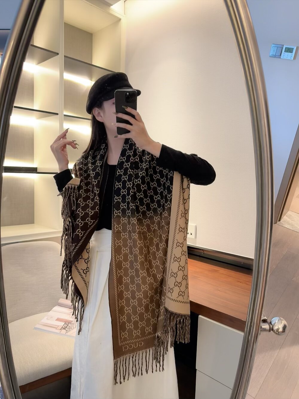 NO:603175,The double G monogram is reinterpreted into a complex jacquard design. This symbolic pattern will be reinterpreted every season, and the brown contrast effect is fresh and elegant. Brown GG jacquard wool, tassel trim, 65 cm (width) × 180 cm (length), 96 wool, 2 nylon, 2 metal-coated fibers. Ordinary scarf, ordinary scarf19860909双G字母交织图案,焕新演绎为繁复的提花设计.这一符号图案每一季都会加以新的诠释,棕色调对比效果清新雅致.棕色GG提花羊毛,流苏饰边,65厘米(宽)×180厘米(长),96羊毛,2锦纶,2金属镀膜纤维.普通围巾,普通围巾,scarf