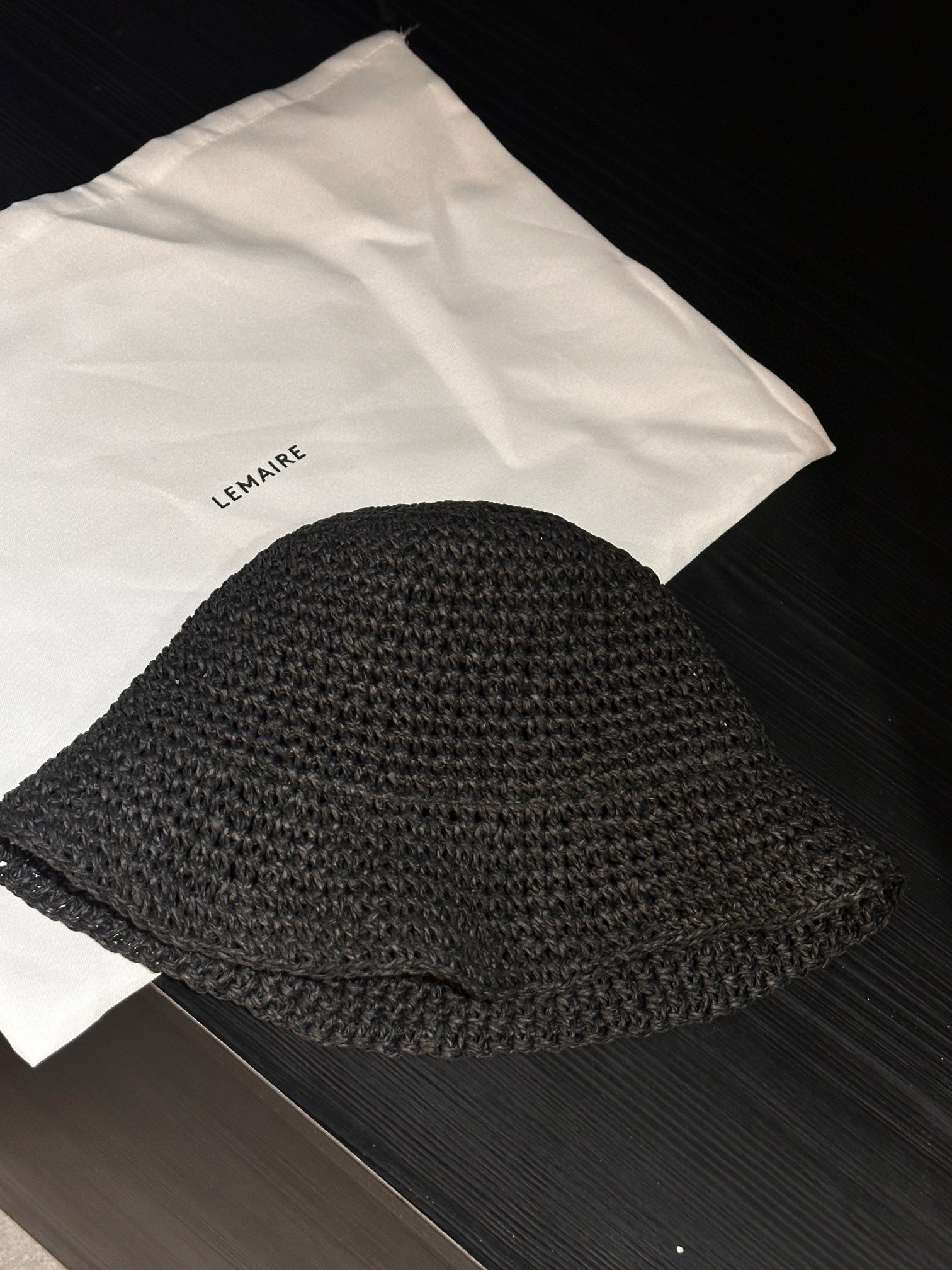 NO:811559,Black and maroon (coffee) fir hat design that can be worn even with big heads!  !  The whole curvature is so atmospheric. The hand-knitted fabric is breathable and not stuffy. The new colors are worth checking out, including hats, scarves, socks, socks, and hats.19860909黑色和栗色（咖色） 大头也可以的冷杉帽设计！！整个弧度也太有氛围感了 纯手工编织也能透气不闷 新色值得冲一冲,帽子.围巾.袜子,socks,hats,accessory