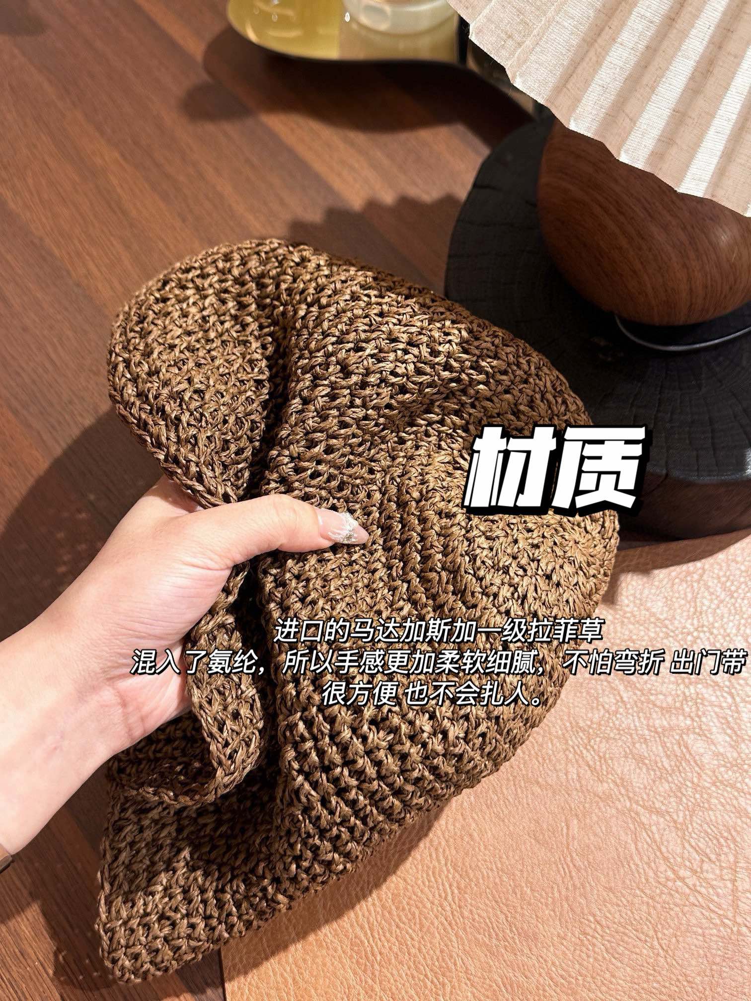 NO:811581,The first-grade raffia imported from Madagascar is added with a certain proportion of spandex and can be folded and ravaged at will!  The hand-knitted fabric is extremely tight, soft to the touch, comfortable and breathable. It’s not stuffy at all when worn in summer!  !  There is a sweat-absorbent webbing inside, and it is also woven by the original factory. Hats, scarves, socks, socks, hats19860909马达加斯加进口的级拉菲草 添加了一定比例的氨纶,可以随意折叠蹂躏！ 手工编织的特别紧致,接触柔软舒适透气 夏天戴一点也不闷！！ 内里有吸汗织带的 也是原厂定织的,帽子.围巾.袜子,socks,hats,accessory