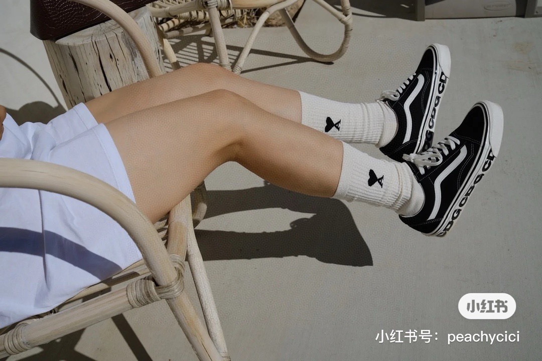 Ami socks, designed for autumn wear - Comprehensive