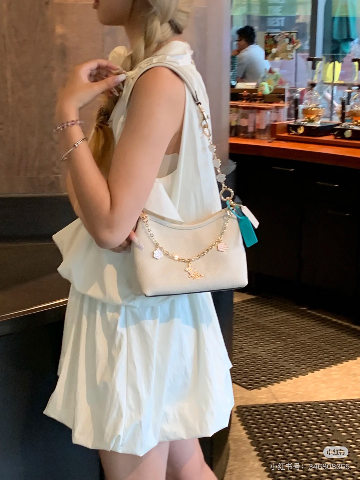 NO:810135,Everyone really needs one!  I was shocked by the beauty of Coach Laure 19. It is so beautiful and gentle, giving people an effortless sense of relaxation, trendy department store, coach19860909真的要人手一个！ 被蔻驰Laure 19的美貌震撼住了 好美好温柔啊,给人一种毫不费力的松弛感,潮品百货,coach,accessory