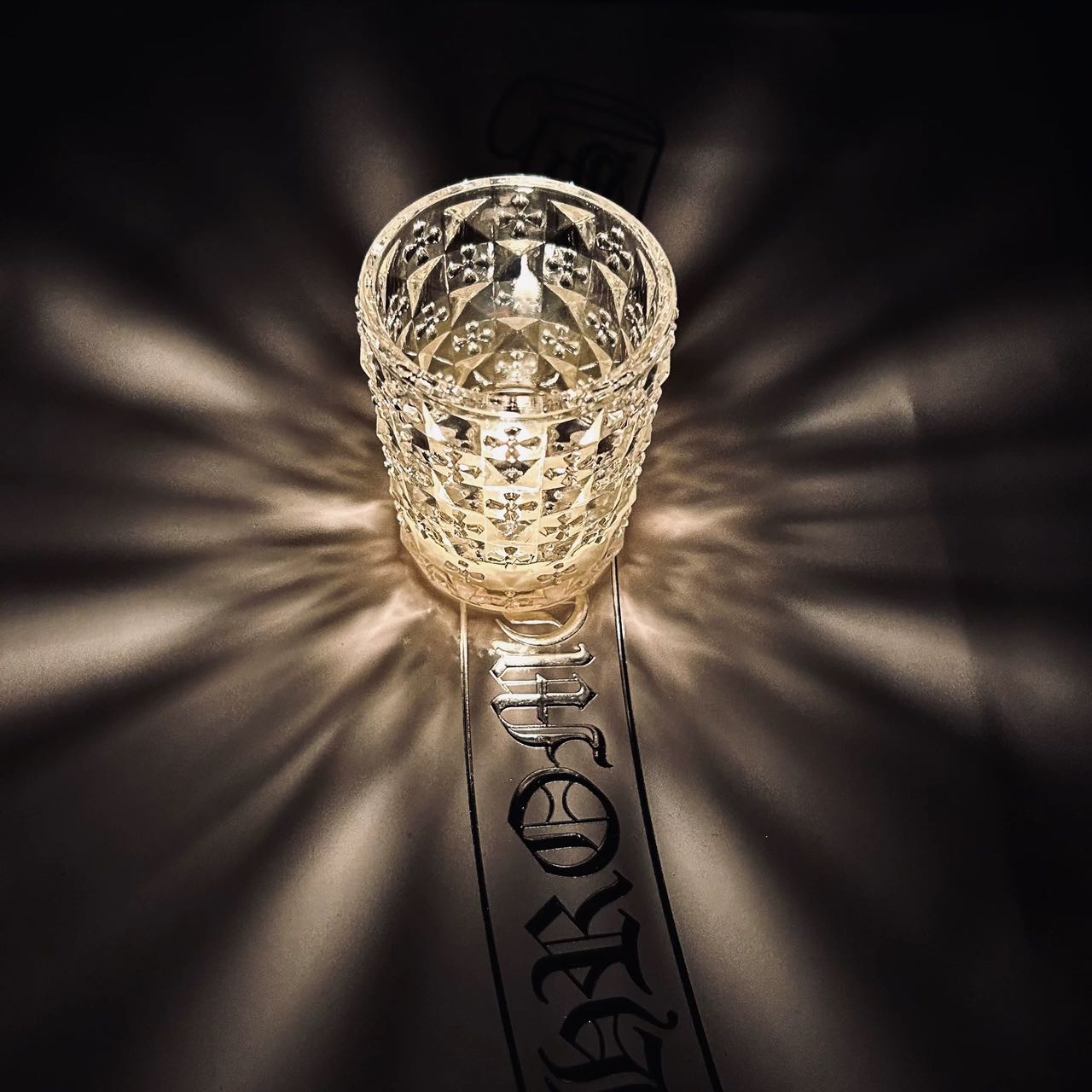 brand and the luxurious fragrance is simply a dual enjoyment of visual - Perfume 3