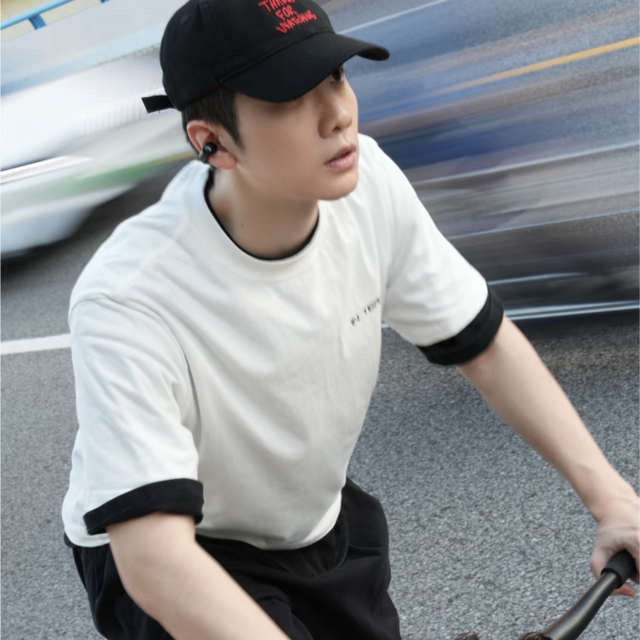 Mr. Zhu Yilong has a high level of appearance, and metal black is simply - Comprehensive 8