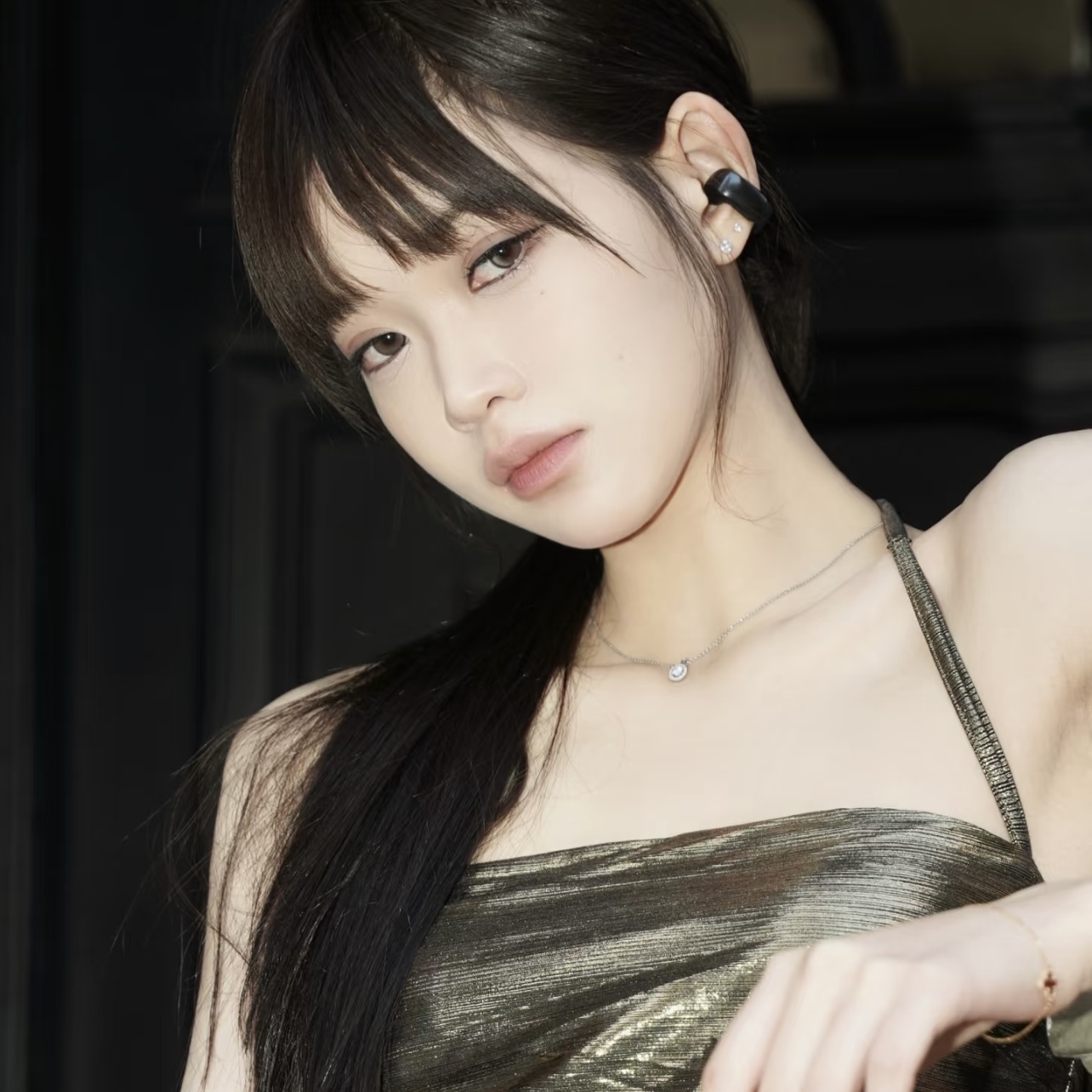 Mr. Zhu Yilong has a high level of appearance, and metal black is simply - Comprehensive 3