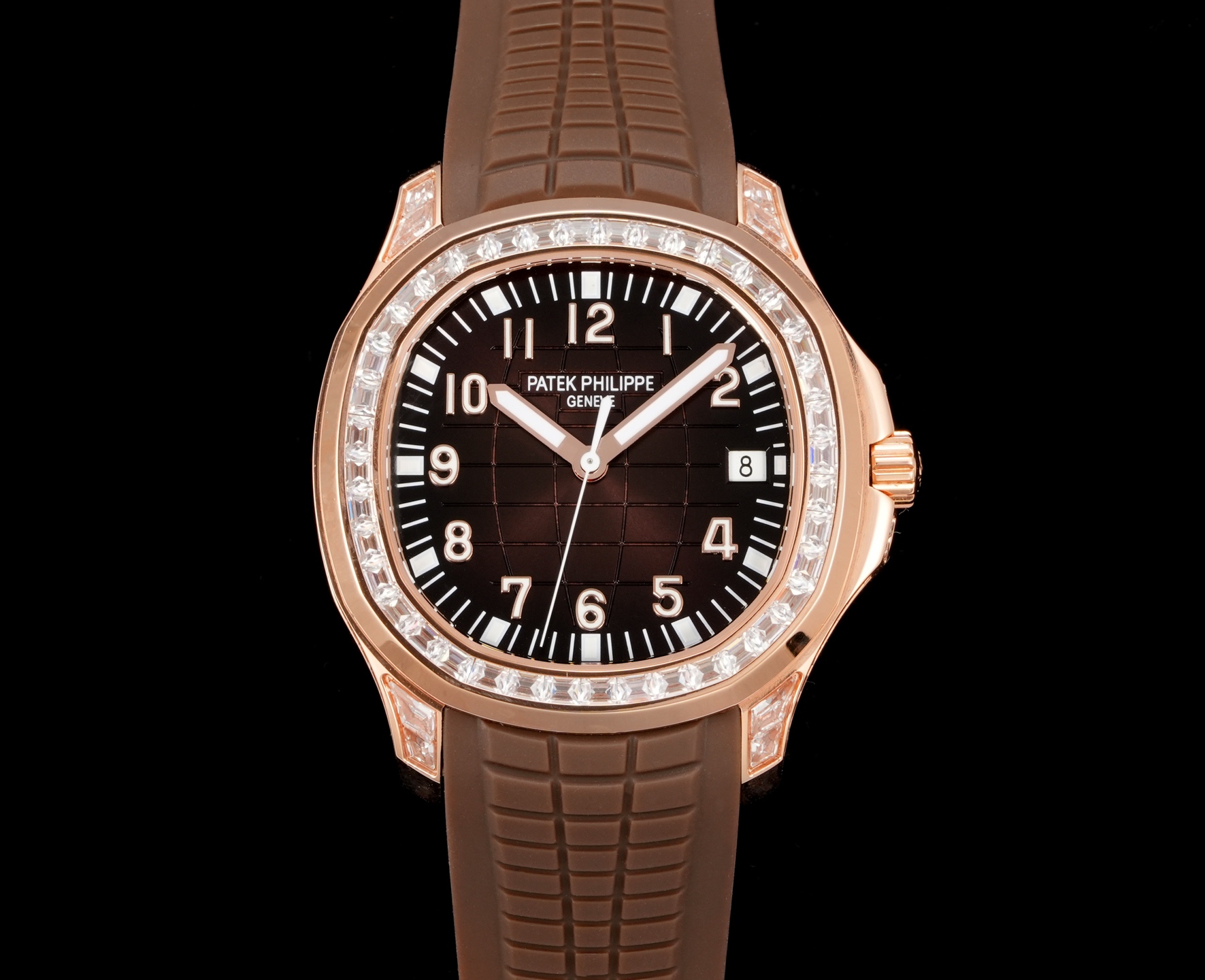 NO:532265,Unified Patek Philippe 5167/300G Platinum T square full diamond [full T square diamond watch, non-ordinary version round diamond is completely wrong] Grenade upgraded to D color T square moissanite diamond bezel upgraded to inlaid imported D color T square moissanite diamond lug case sideways inlaid imported D color irregular special shape T square moissanite diamond movement 324 movement grenade This watch is still quite popular. Plain watch grenade. After watching it for a long time, it will not look so good. It is not so thoughtful. So the final decision is that the middle shell ring mouth is all made of T square diamonds. All can be polished manually one by one. The master inlaid one by one. The finished product is very good. The quantity is not large, and the supply is on the spot. The king of top grenades [Deyi],,patek philippe19860909统一 百达翡丽 5167/300G 白金大T方满钻【全T方钻表,非普通版本圆钻完全不对版】手雷升级满改D色T方莫桑钻 表圈升级镶嵌进口D色T方莫桑钻 表耳表壳侧身 镶嵌进口D色不规格异形T方莫桑钻 机芯改324机芯 手雷 这款手表还是比较热门的 素表手雷 看时间久了 也会觉得不那么好看,单独镶圈口呢 又不是那么尽意 所以最后決定 中壳 圈口 全部采用t方钻 全部人工一颗一颗打磨出来可 老师傅一颗一颗开孔镶嵌 做出来成品效果非常不错 数量不多,现货供应 顶配手雷之王[得意],,patek philippe,Watch