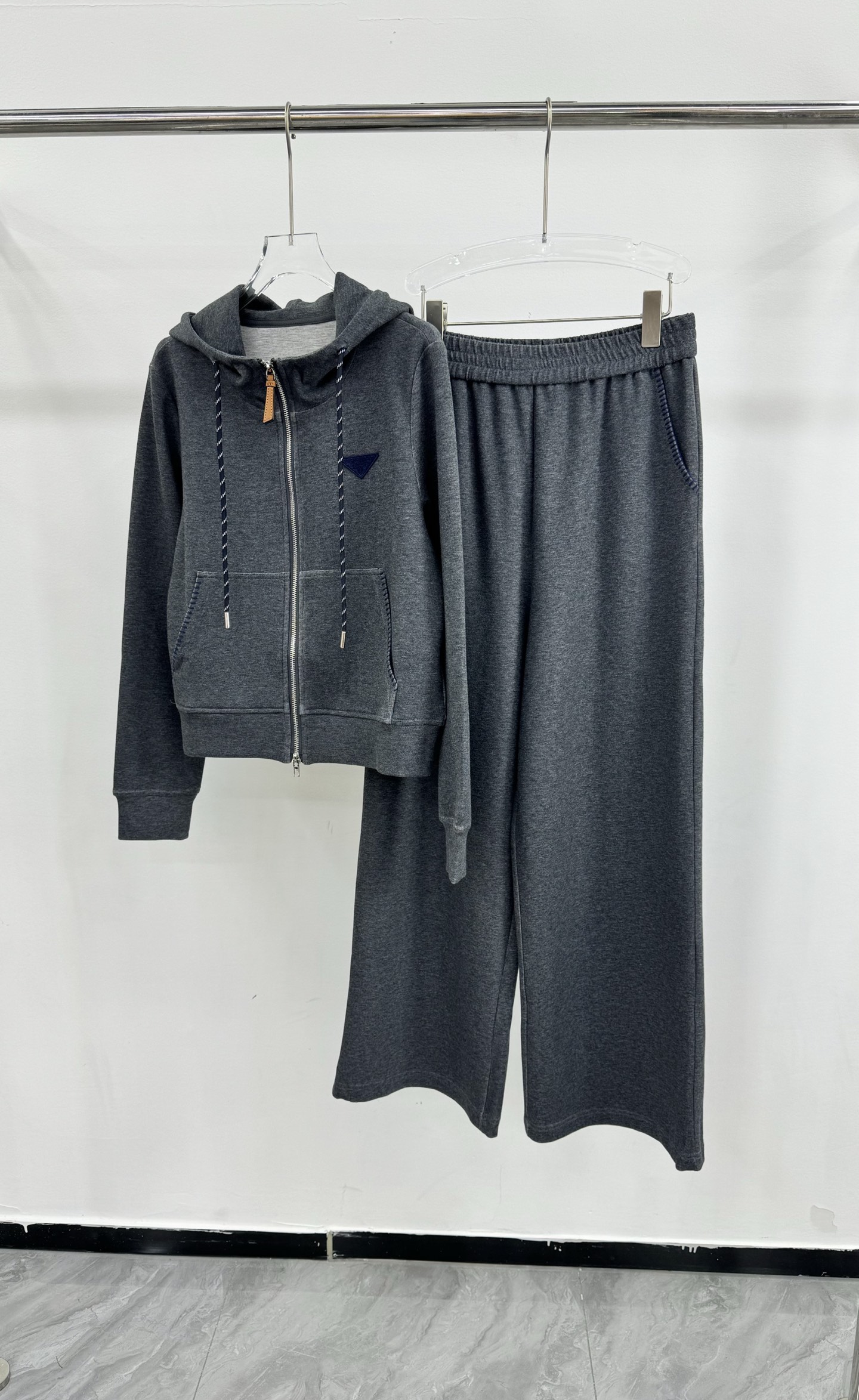 Two-Piece Cotton Blend Sweatsuit: Color Block Hoodie & Wide Leg Pants Set 4 i1757582161254 9700 0 2