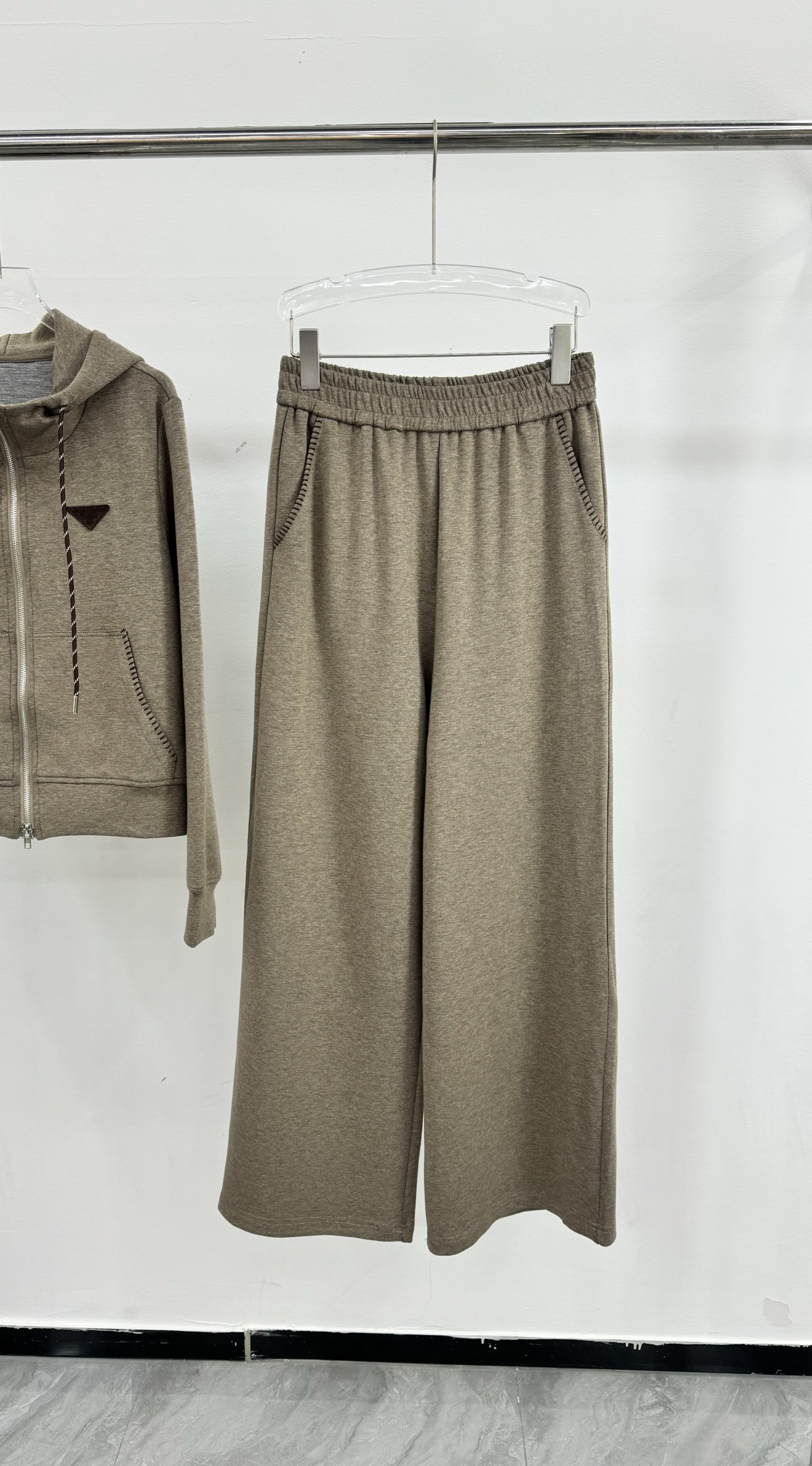 Two-Piece Cotton Blend Sweatsuit: Color Block Hoodie & Wide Leg Pants Set 9 i1757582164756 6062 0 7