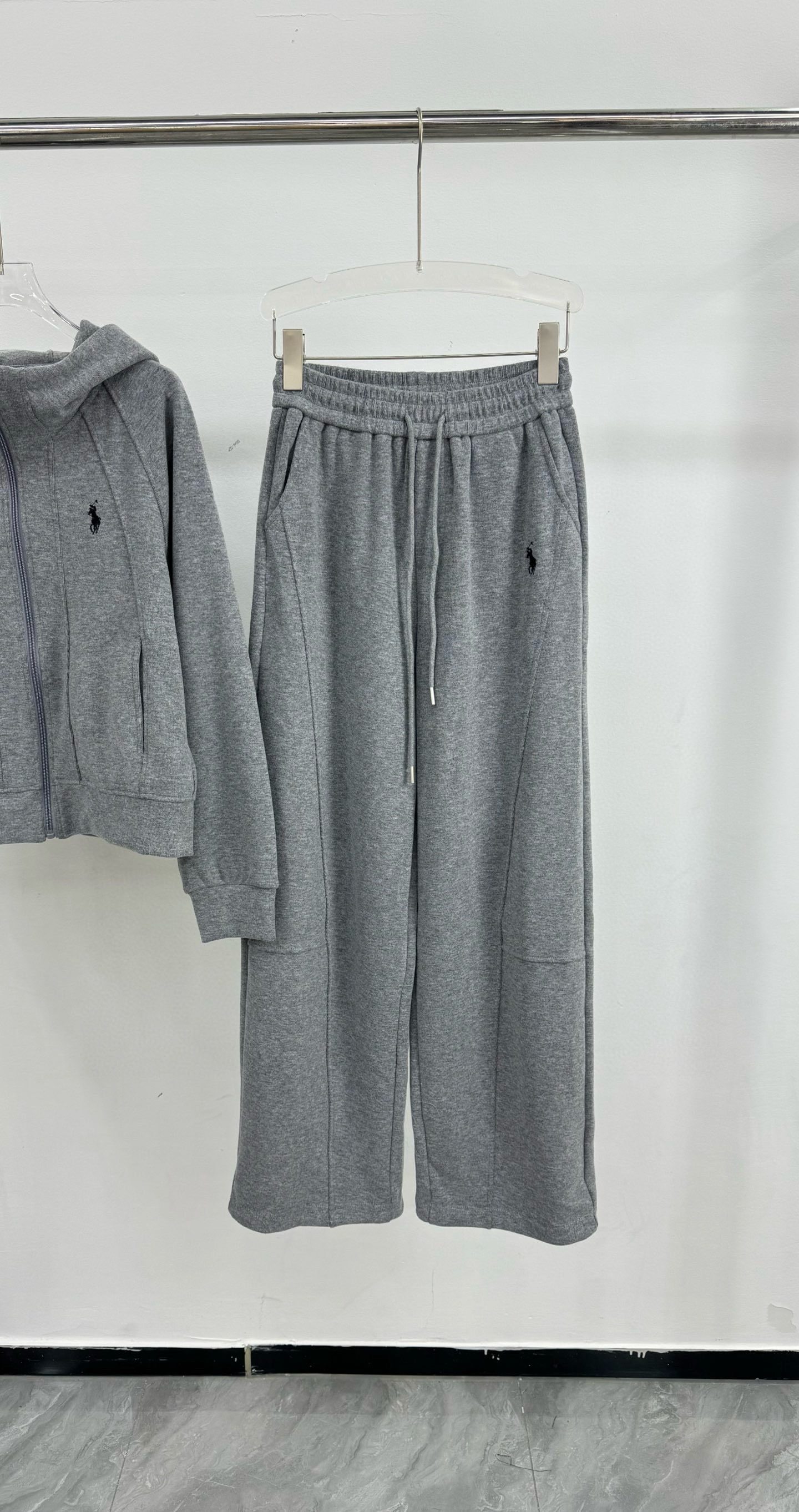 Polo Ralph Lauren Cotton Blend Set: Cropped Hoodie & Wide Leg Sweatpants 9 i1758793085281 8158 0 7