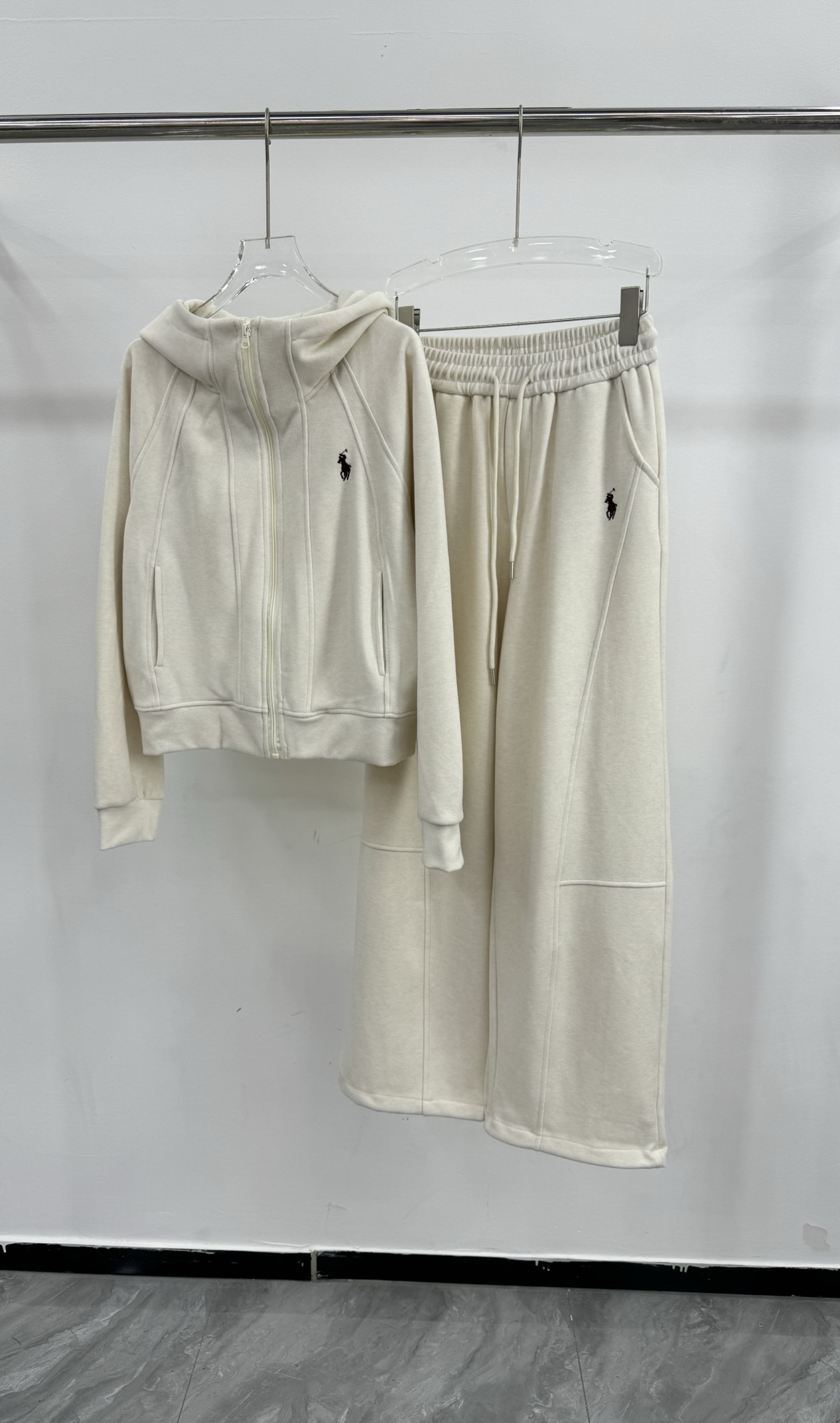 Polo Ralph Lauren Cotton Blend Set: Cropped Hoodie & Wide Leg Sweatpants 6 i1758793085581 7876 0 4