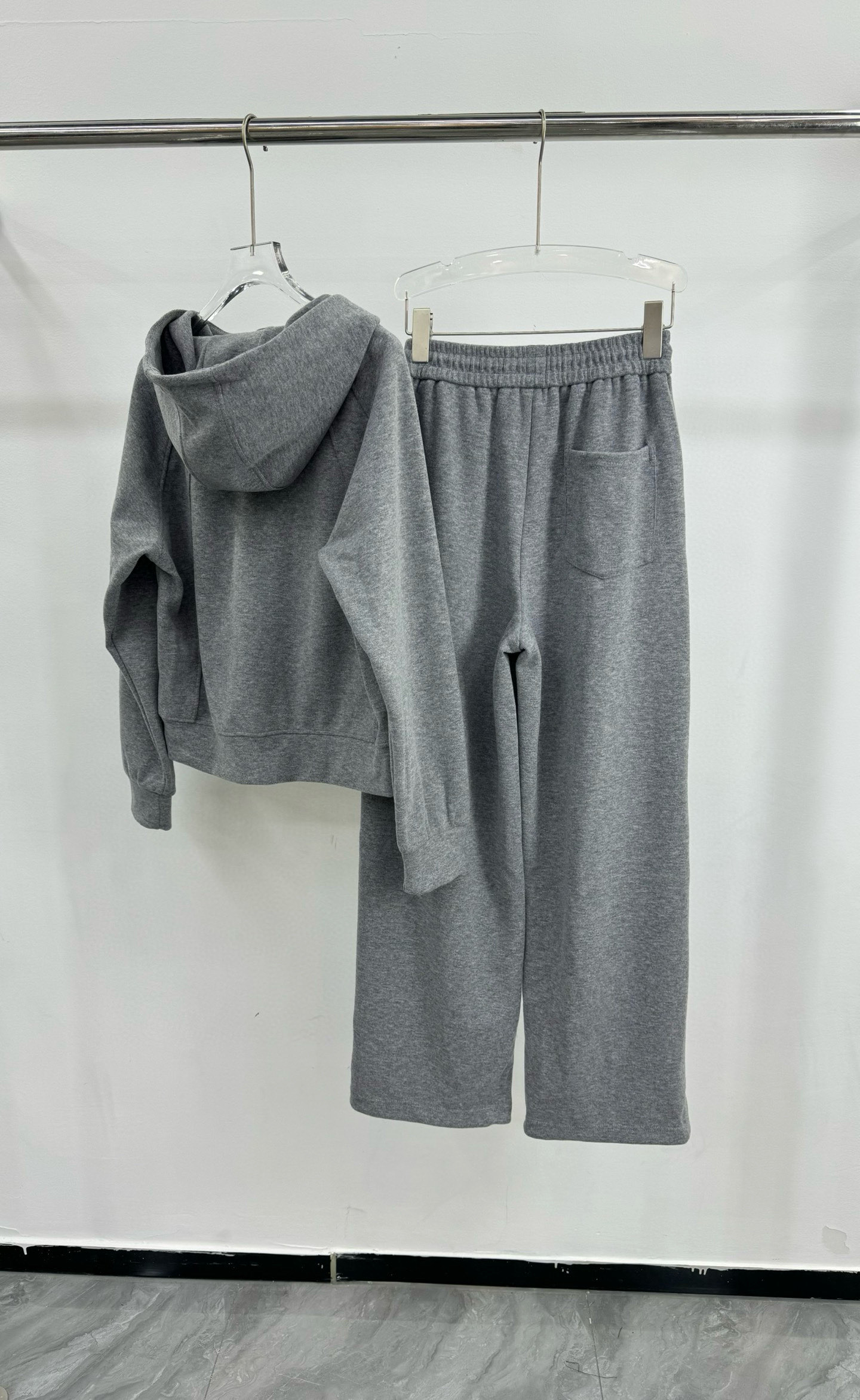Polo Ralph Lauren Cotton Blend Set: Cropped Hoodie & Wide Leg Sweatpants 8 i1758793086626 6752 0 6