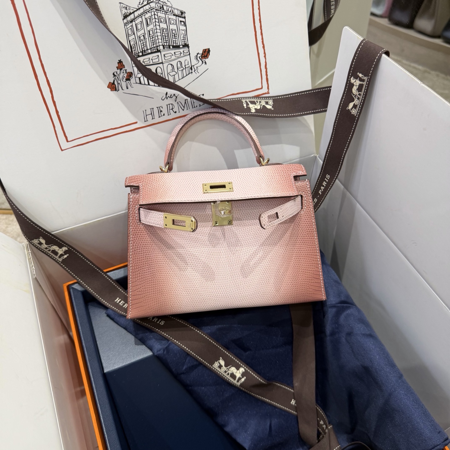 Hermes Kelly 19 Pink lizard 19cm top handle everyday