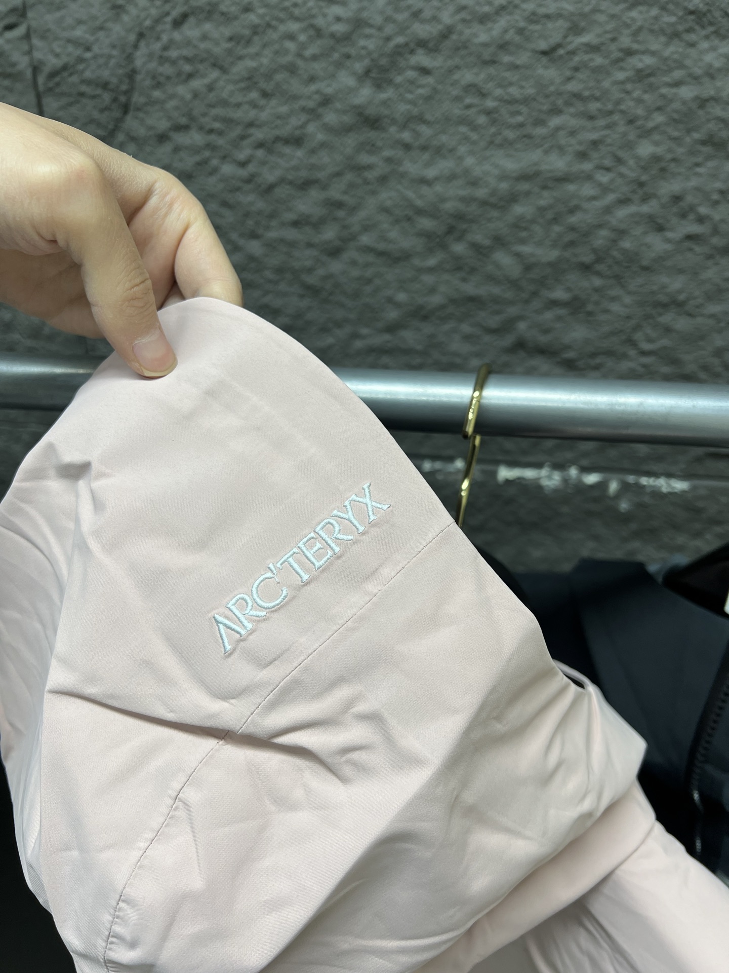 Arc'teryx Beta SL Jacket - Lightweight, Weatherproof, and Versatile 6 i1741305950831 7369 0 5