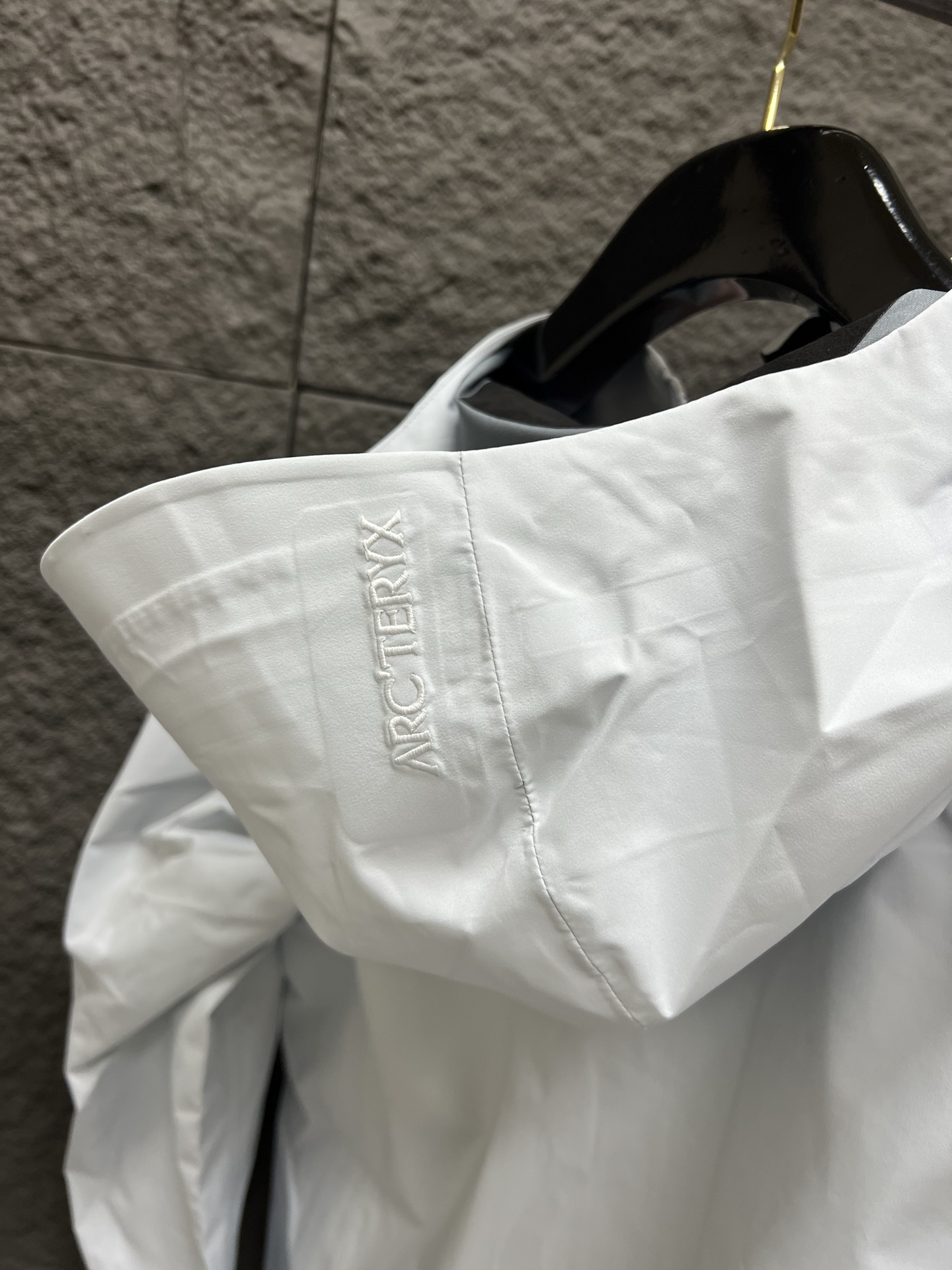 Arc'teryx Beta SL Jacket - Lightweight, Weatherproof, and Versatile 7 i1741305950861 7878 0 6