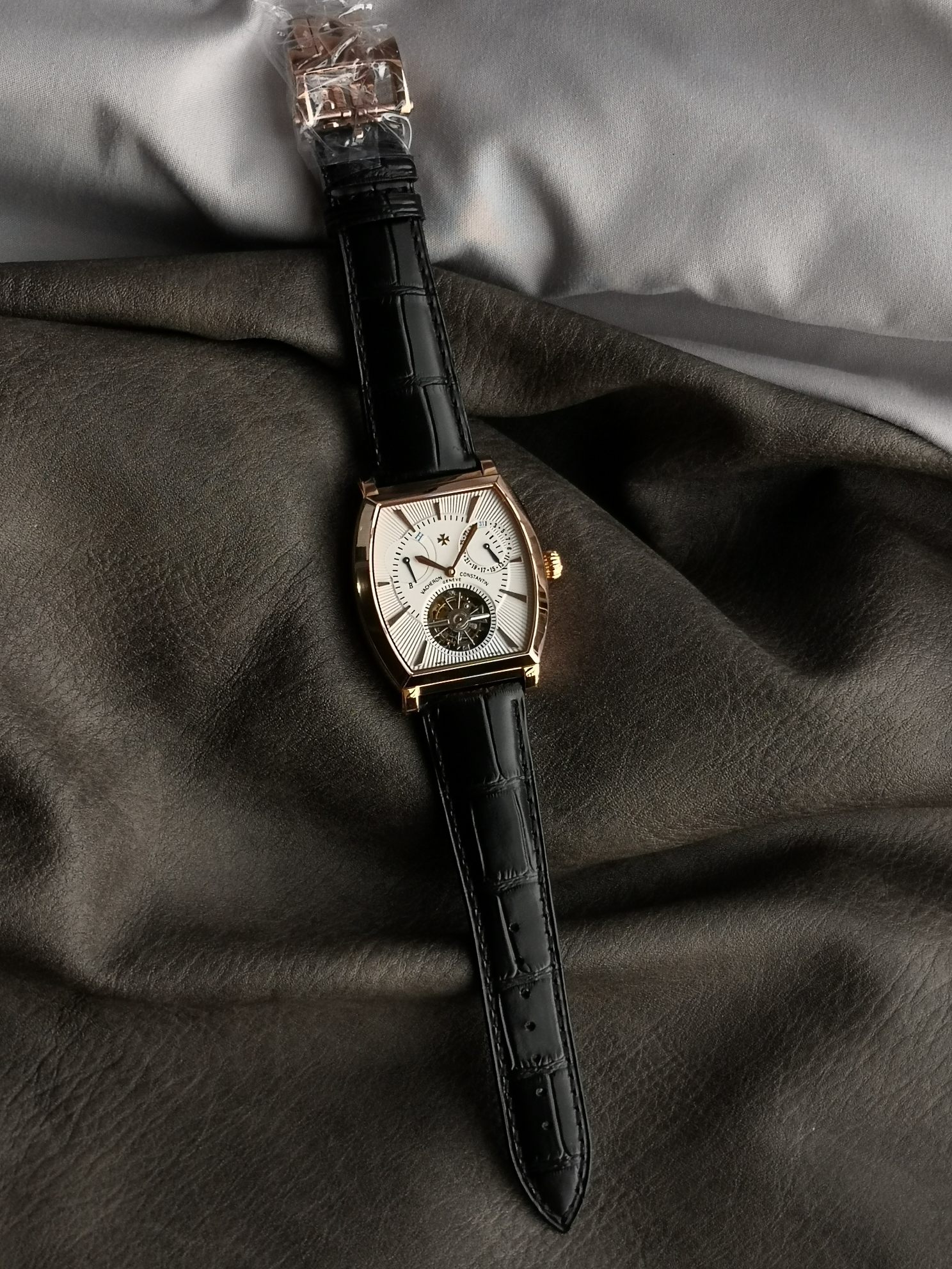 NO:151627,Vacheron Constantin Malta series limited edition platinum PT barrel-type tourbillon men's mechanical watch. Model 30080/000P-9256, exquisite barrel-shaped design skills and ingeniousness. The Malte Malta series is worthy of being a classic representative work of the brand. The three characteristics of 