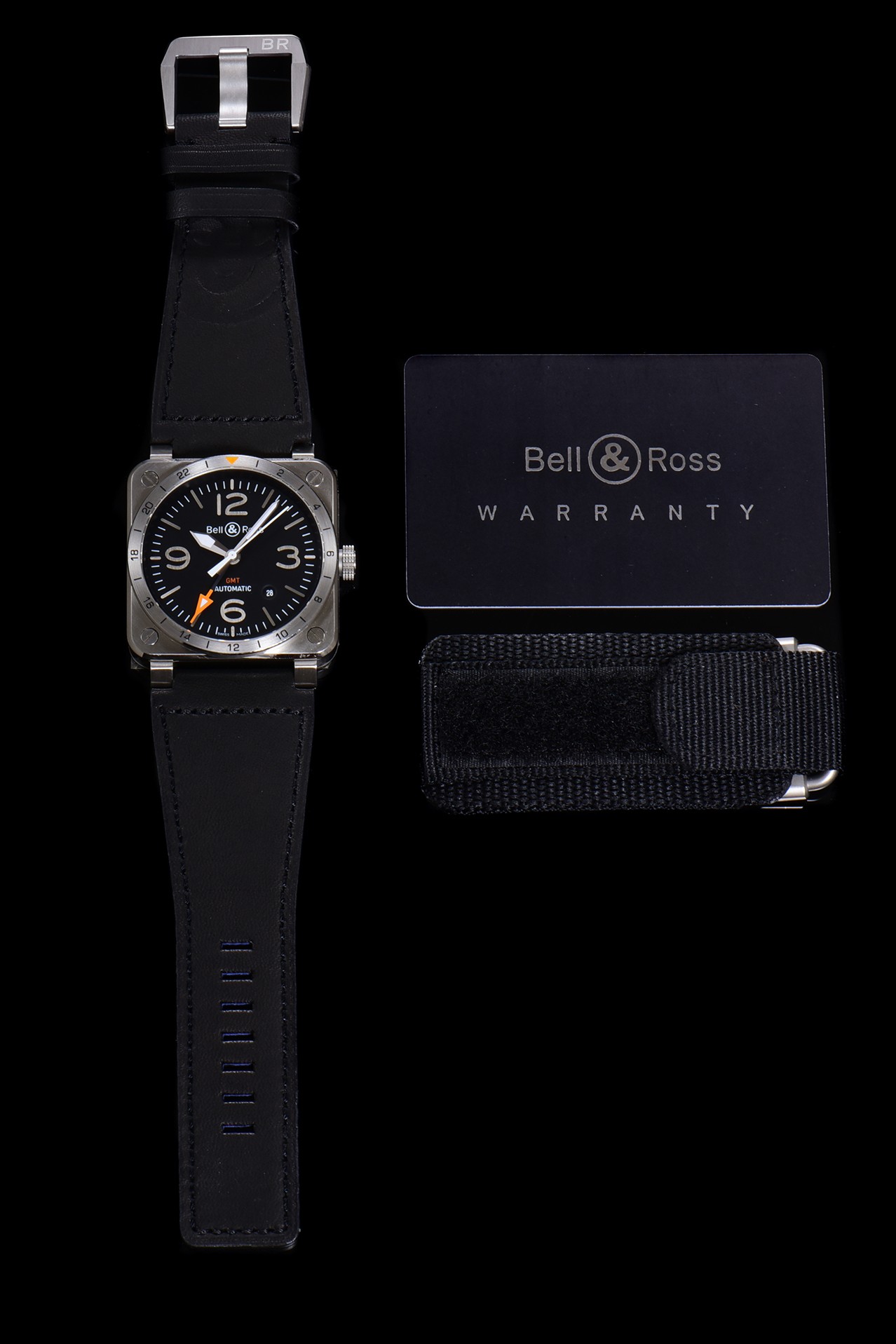 NO:391978,Four-pin BR Bell & Ross BR 03-93 GMTOT5 imported automatic winding mechanical movement Functional hour hand, minute hand, second hand, date and 24-hour second time zone on bezel (GMT/World Time Series). Case diameter 42 mm, satin polished stainless steel case. Fixed bezel with scale. Dial black. Metal inlaid numbers and hour markers. Metal hollow Superluminova luminescent material hour and minute hands. Mirror with anti-glare coating sapphire crystal glass mirror. Waterproof performance meters. Strap black calfskin with hot stamping finish. Cuff pin buckle. Satin polished steel. S1 exquisite recommendation men's mechanical watch, cowhide19860909四针 BR Bell & Ross 柏莱仕 BR 03-93 GMTOT5 机芯进口自动上弦机械机芯 功能时针、分针、秒针、日期和表圈上的24小时第二时区 (GMT/世界时系列). 表壳直径42毫米,缎光修饰的抛光精钢表壳.带刻度的固定式表圈. 表盘黑色.金属镶贴数字和时标. 金属镂空Superluminova夜光材料时针和分针. 表镜带防眩目涂层的蓝宝石水晶玻璃表镜.防水性能米. 表带黑色小牛皮,带有热压印饰面 表扣插针式表扣.缎光抛光精钢.S1精致推荐男士机械腕表,,cowhide,Watch