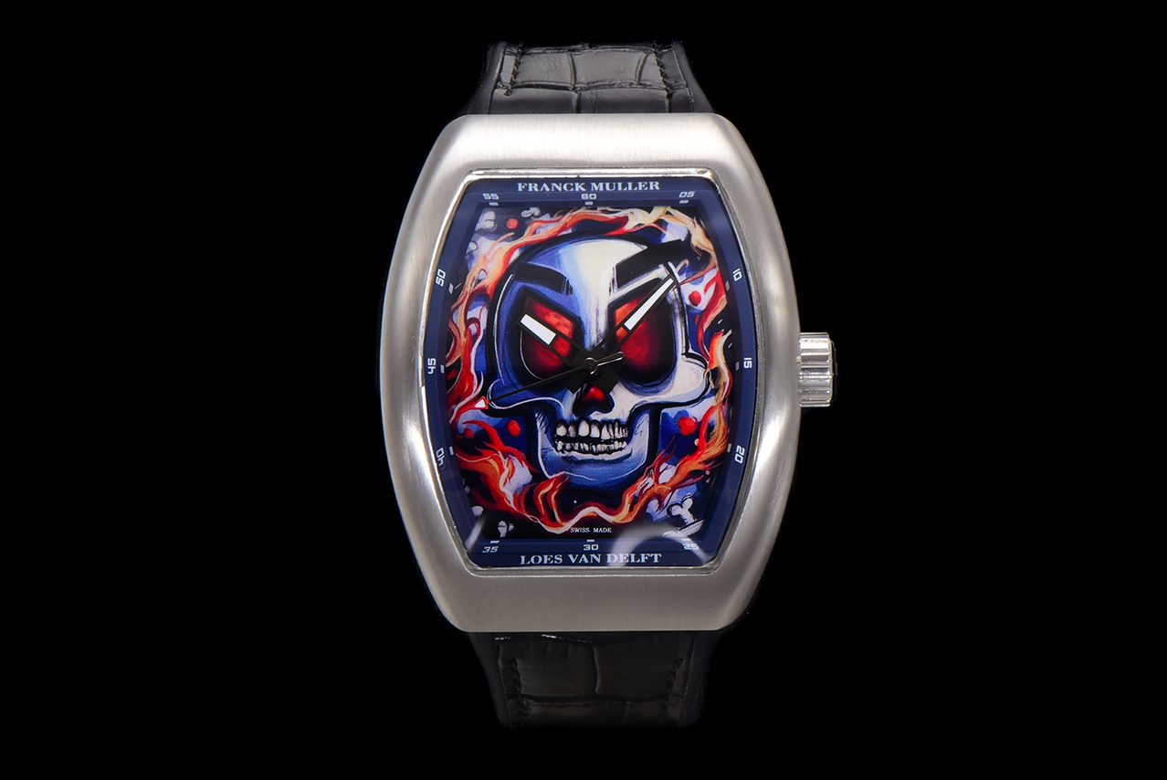 NO:156959,ABF Falmulan's new V45 series perfectly integrates graffiti art into the timepiece, showing unparalleled creativity and unique charm. The graffiti patterns on the dial are from the limited edition works of the Art Master. Each stroke contains a profound artistic heritage, as if telling the story of time. The black strap is steady and mysterious, which contrasts with the dial graffiti, highlighting the wearer's personality and taste. The dial has a diameter of 45mm, which is atmospheric and yet exquisite. The effect is excellent, and it can be easily controlled in business occasions or leisure time. The dial adopts a unique graffiti design and comes from the limited edition works of the Art Master. Each stroke embodies the essence of art, showing unparalleled creativity and charm. The case is made of carbon fiber material, which is super light and hard, comfortable to wear and durable. High-tech luminous materials not only make the watch lighter, but also give it excellent scratch resistance.19860909ABF法穆兰新款V45系列将涂鸦艺术完美融入时计之中,展现无与伦比的创意与独特魅力.表盘上的涂鸦图案,出自艺术大师限量版作品,每一笔都蕴含着深厚的艺术底蕴,仿佛诉说着时间的故事.黑色表带稳重而神秘,与表盘涂鸦形成鲜明对比,彰显出佩戴者的个性与品味. 表盘直径达到45mm,大气而不失精致,上手效果极佳,无论是商务场合还是休闲时光,都能轻松驾驭.表盘采用独特的涂鸦设计,出自艺术大师限量版作品,每一笔都凝聚着艺术的精髓,展现出无与伦比的创意与魅力.表壳采用碳纤维材质,超轻超硬,佩戴舒适且耐用.高科技夜光材料不仅让手表更加轻盈,还赋予其出色的抗刮擦性能,,Watch