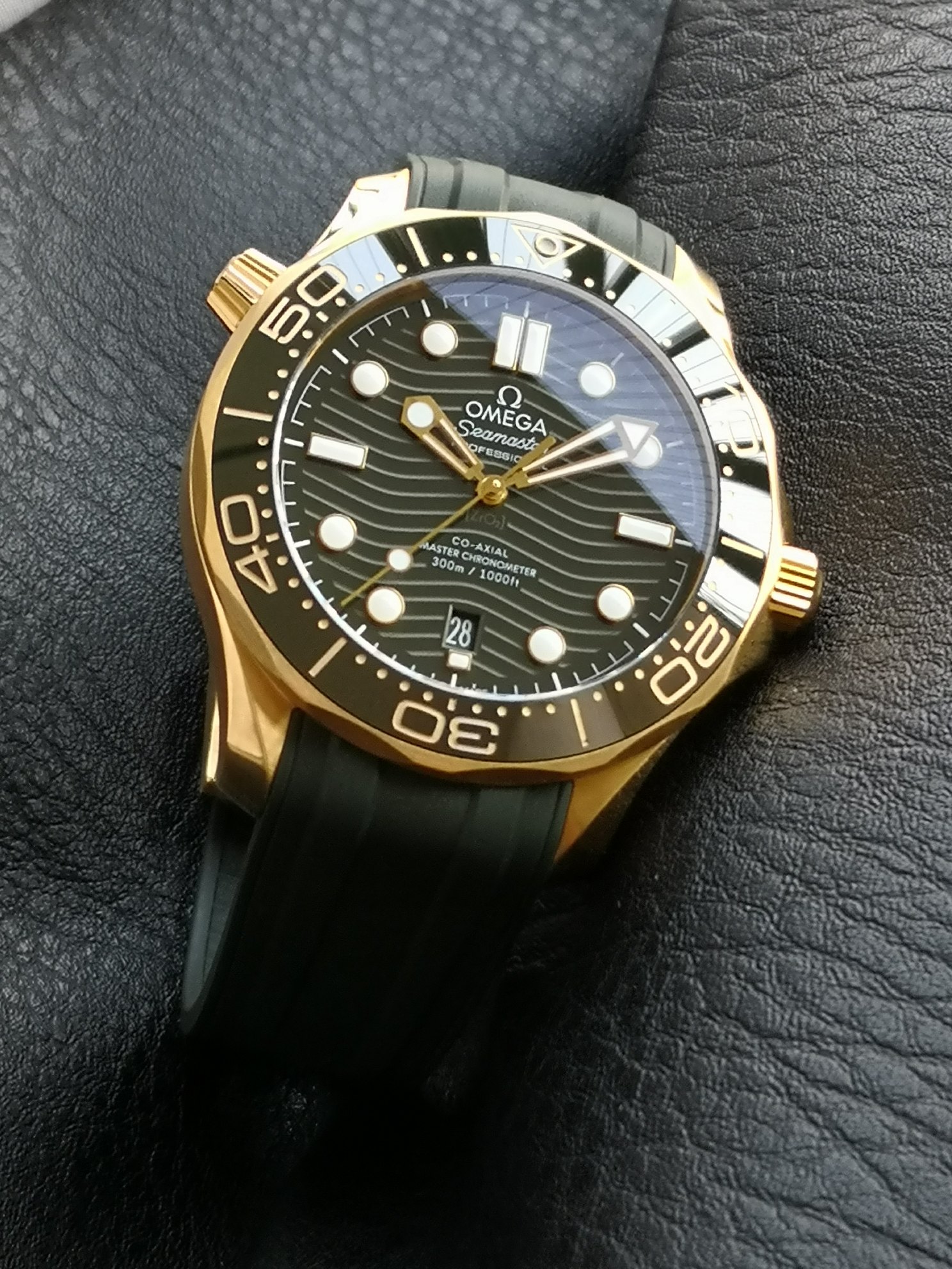 Rolex 2025 ，稳定电镀层，不掉色，42 毫米适合中国手腕的海马300米。轻奢青草绿，媲美劳力绿金迪，买海马必选VS
