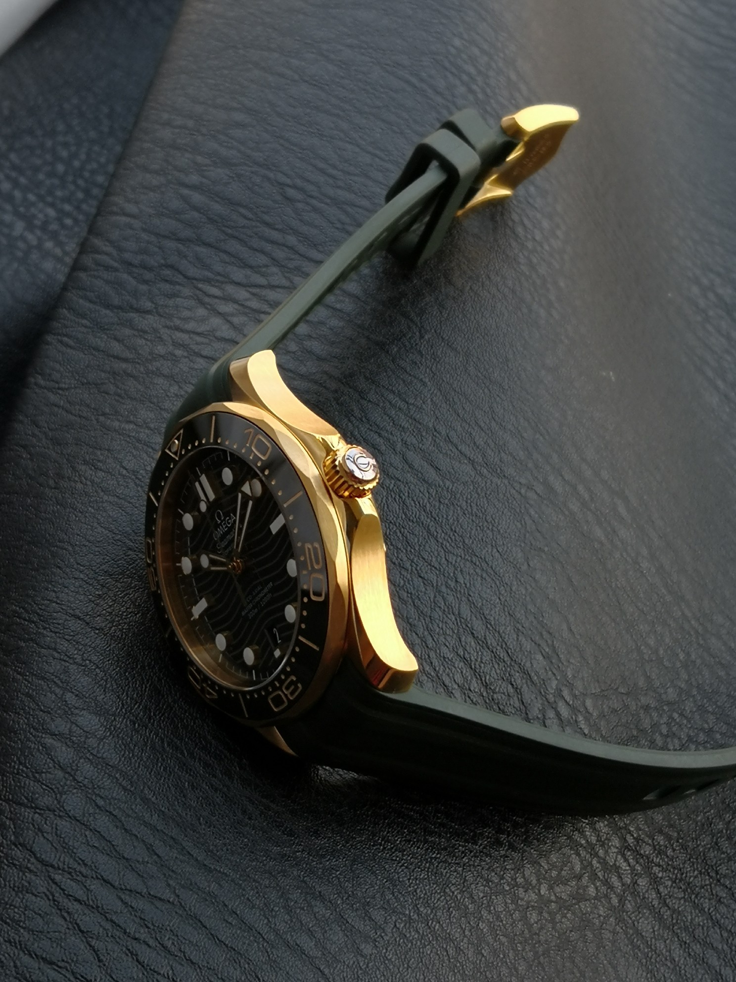 Rolex 2025 ，稳定电镀层，不掉色，42 毫米适合中国手腕的海马300米。轻奢青草绿，媲美劳力绿金迪，买海马必选VS