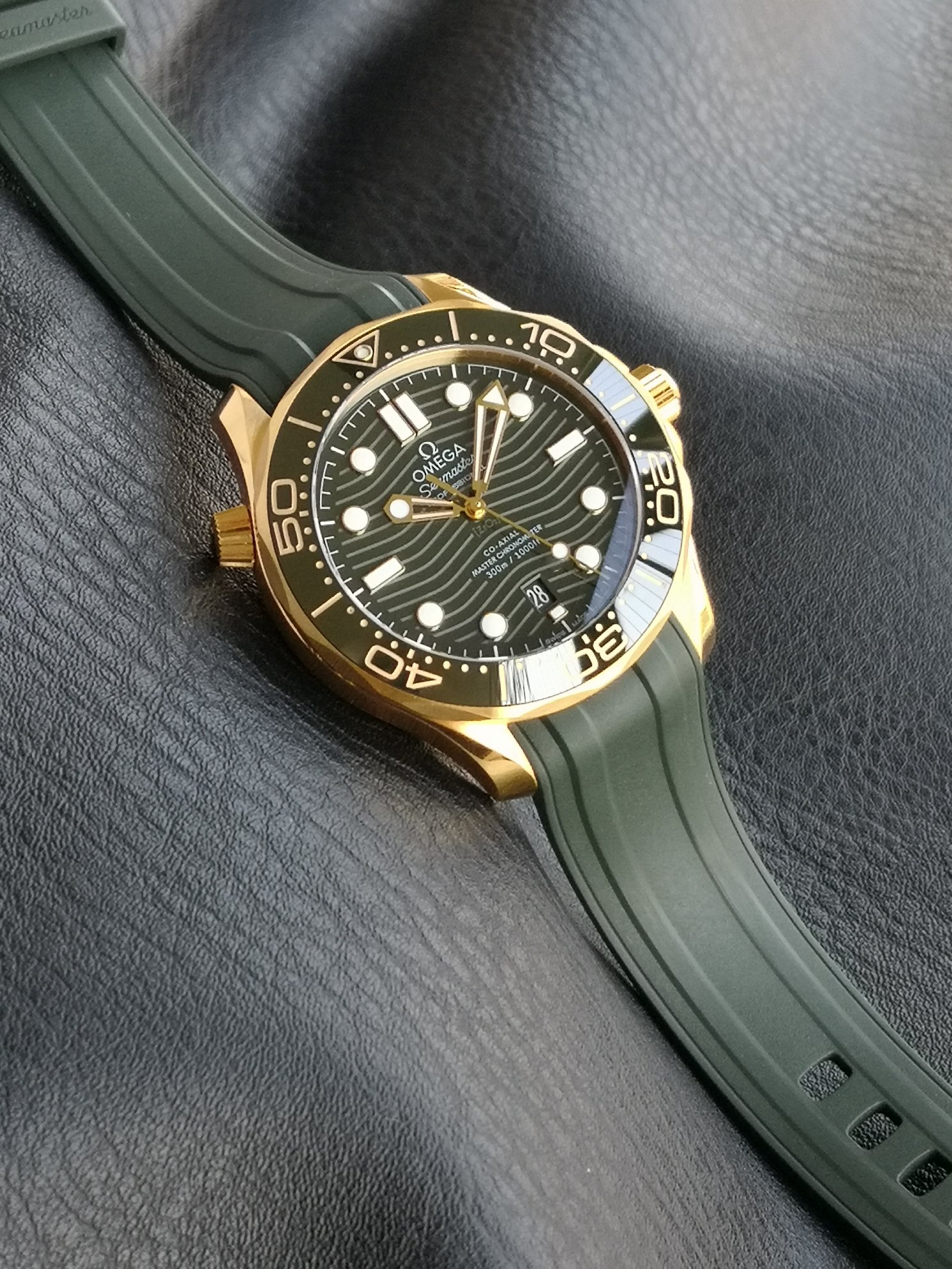 Rolex 2025 ，稳定电镀层，不掉色，42 毫米适合中国手腕的海马300米。轻奢青草绿，媲美劳力绿金迪，买海马必选VS