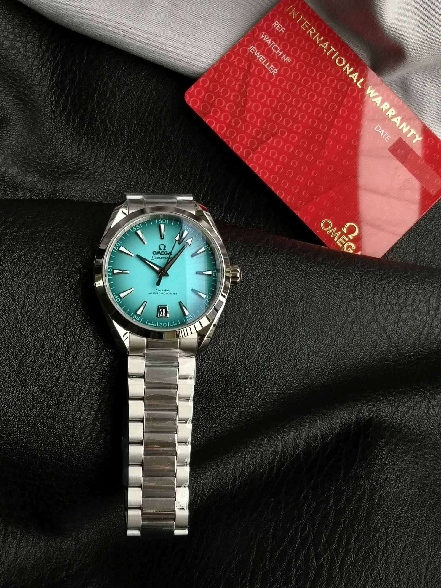 NO:393171,VS New Seahorse 41mm Gradient 'turquoise' dial, with bright center and dark edges, gradually changing to deep black, as if stepping into the endless deep part of the ocean. The dazzling charm of the fallen eyes makes spring full of vitality~,19860909VS 新海马41 毫米渐变“绿松石”色表盘,中央明亮,边缘较暗,逐渐渐变过渡至深邃的黑色,仿若踏入海洋的无尽幽邃之处.一眼沦陷的璀璨魅力让春日充满生机～,,Watch