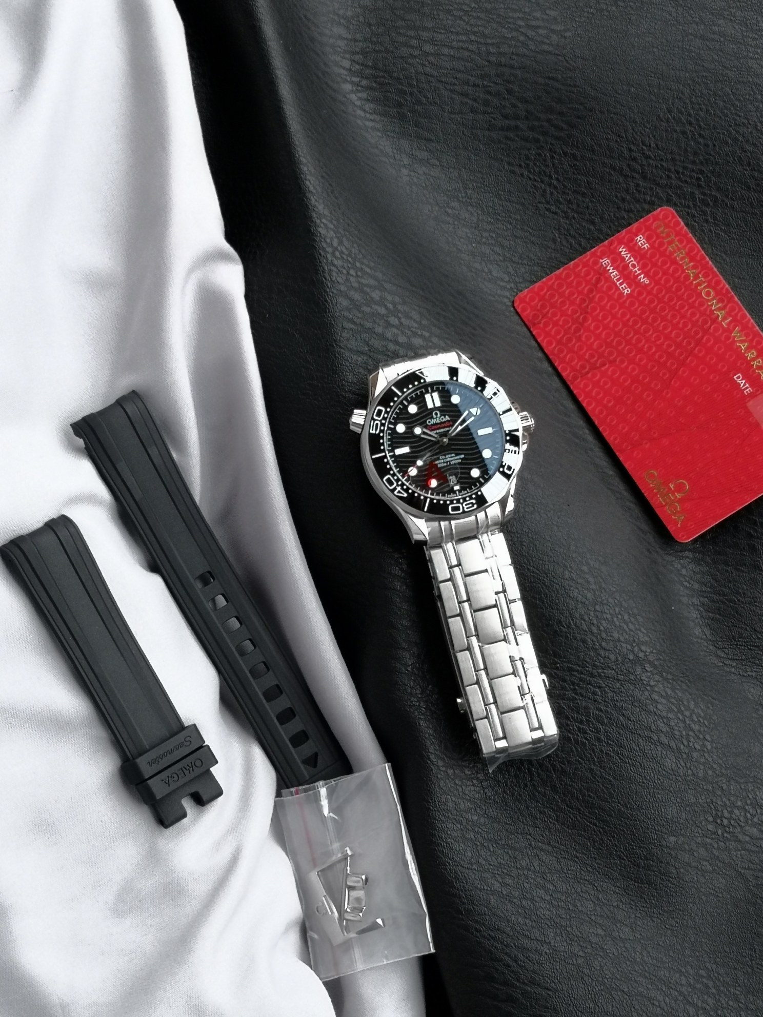 Omega VS ——V4 版本 升级欧米伽8800一体机芯 VS 8800机芯外观，功能，均与 一致