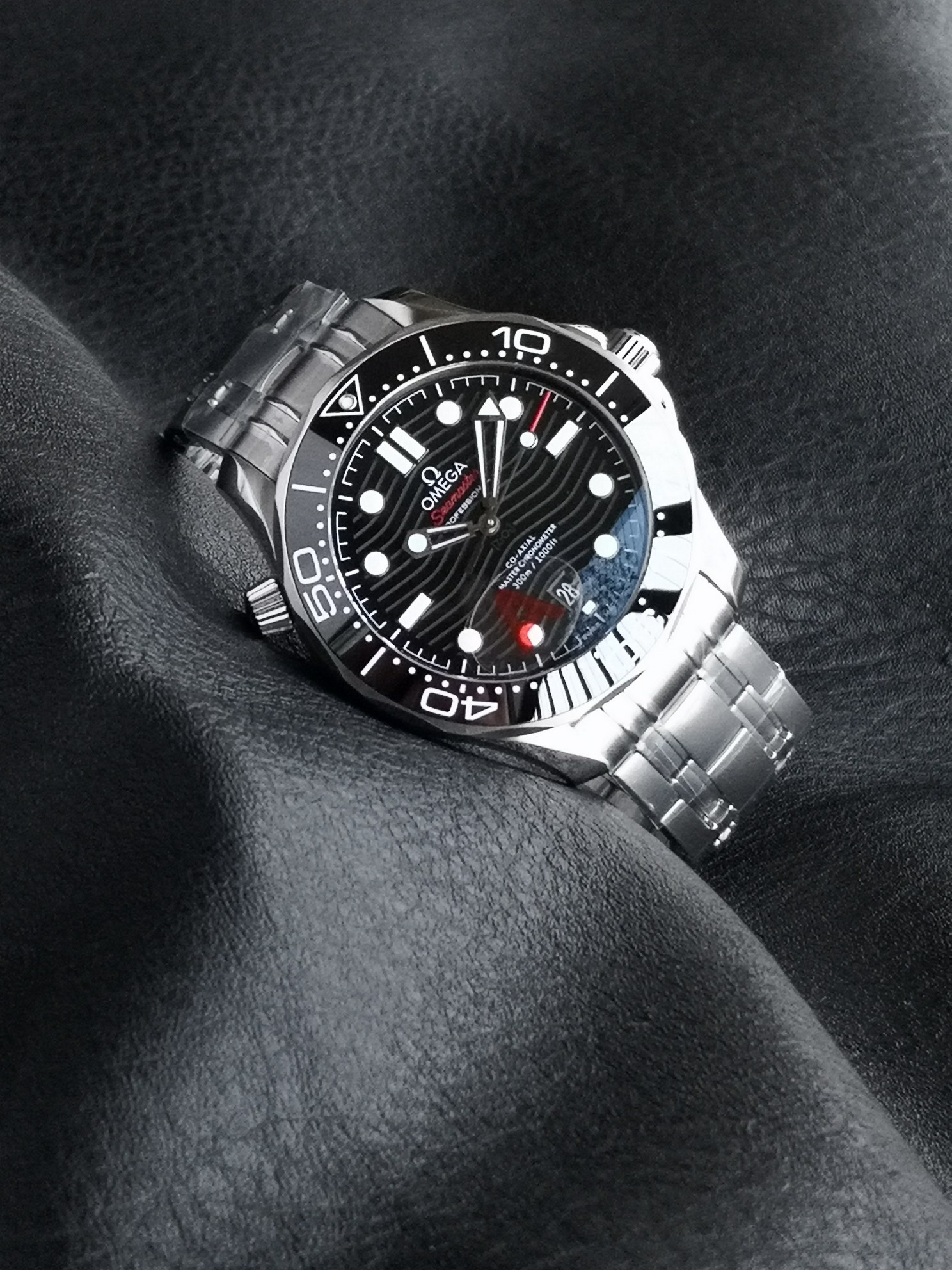 Omega VS ——V4 版本 升级欧米伽8800一体机芯 VS 8800机芯外观，功能，均与 一致