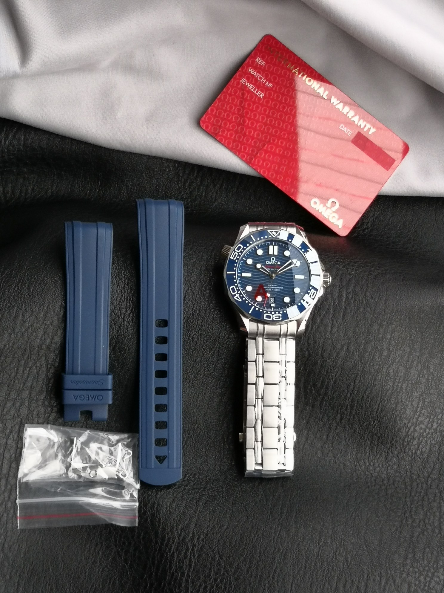 Omega VS ——V4 版本 升级欧米伽8800一体机芯 VS 8800机芯外观，功能，均与 一致