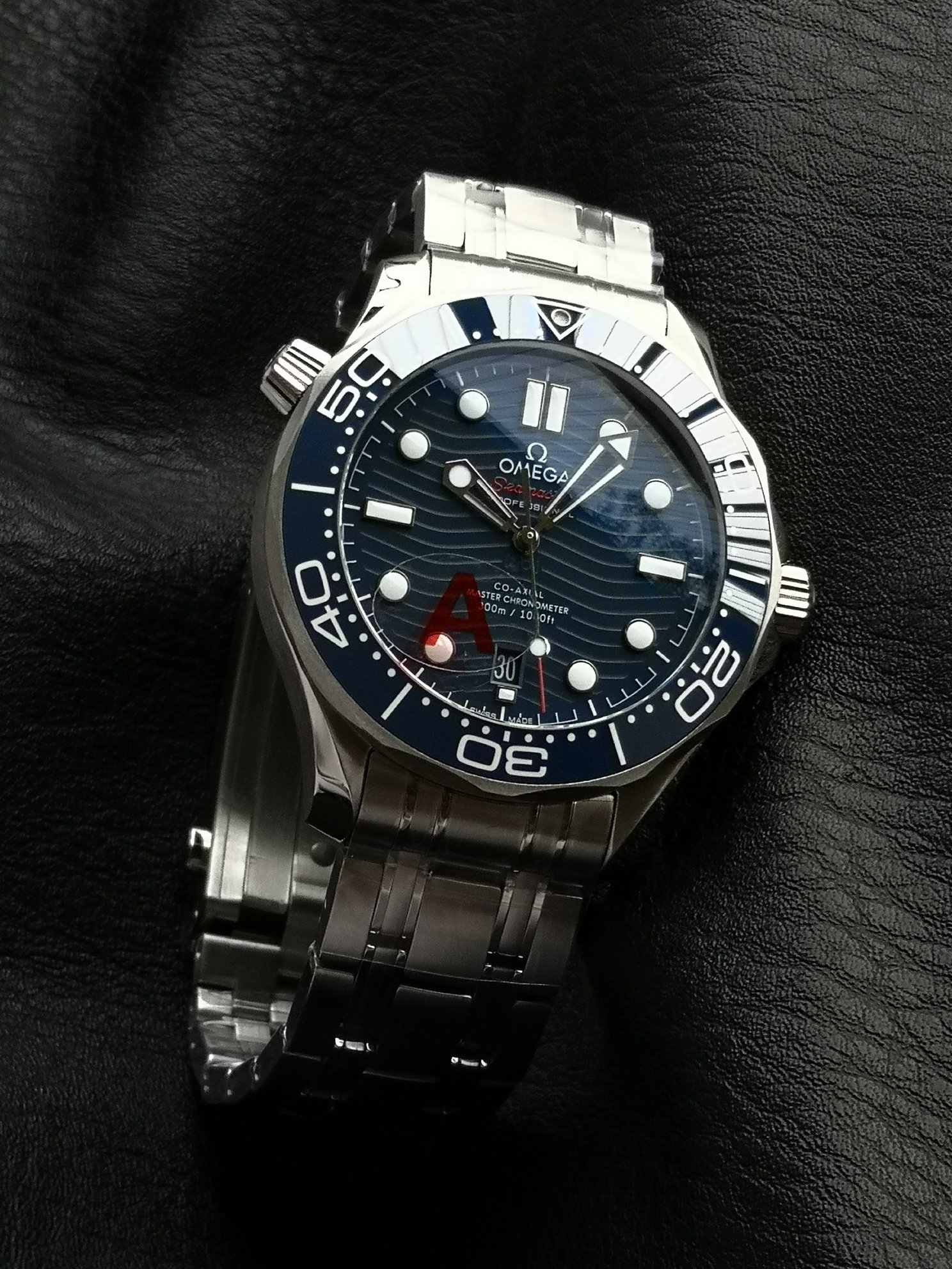 Omega VS ——V4 版本 升级欧米伽8800一体机芯 VS 8800机芯外观，功能，均与 一致