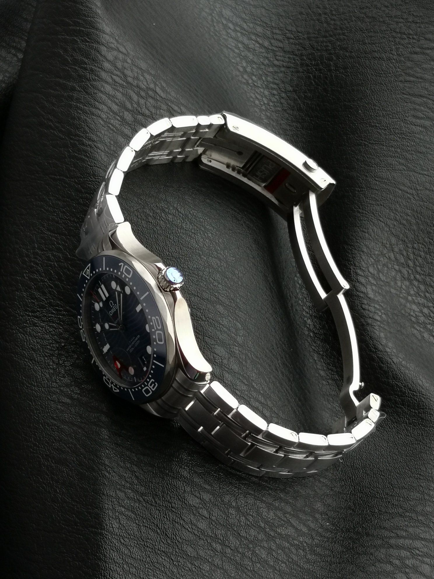 Omega VS ——V4 版本 升级欧米伽8800一体机芯 VS 8800机芯外观，功能，均与 一致