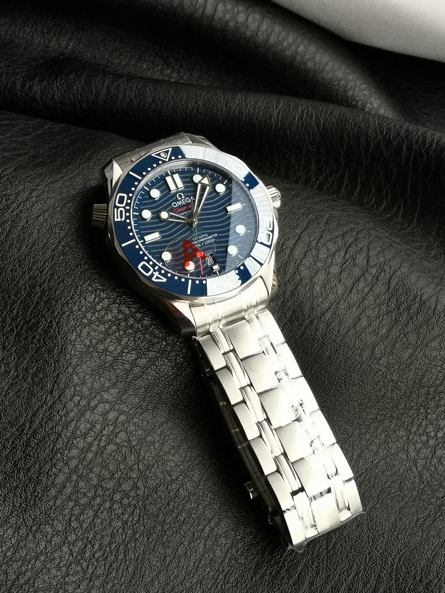 Omega VS ——V4 版本 升级欧米伽8800一体机芯 VS 8800机芯外观，功能，均与 一致