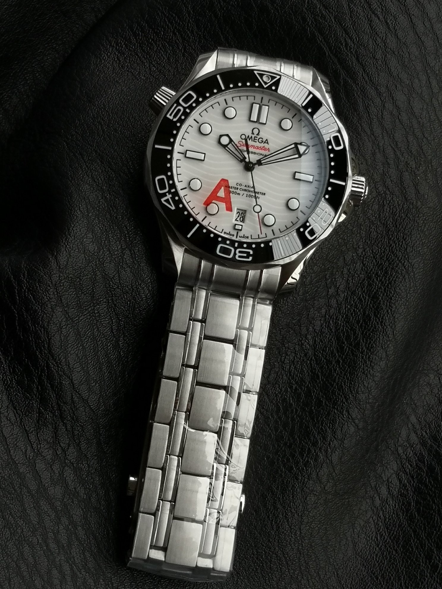Omega VS ——V4 版本 升级欧米伽8800一体机芯 VS 8800机芯外观，功能，均与 一致