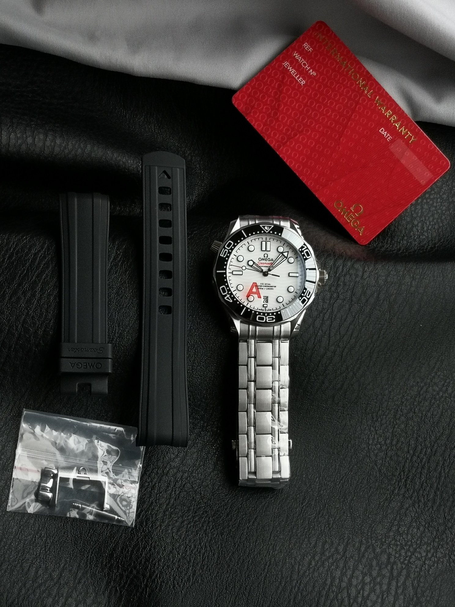 Omega VS ——V4 版本 升级欧米伽8800一体机芯 VS 8800机芯外观，功能，均与 一致