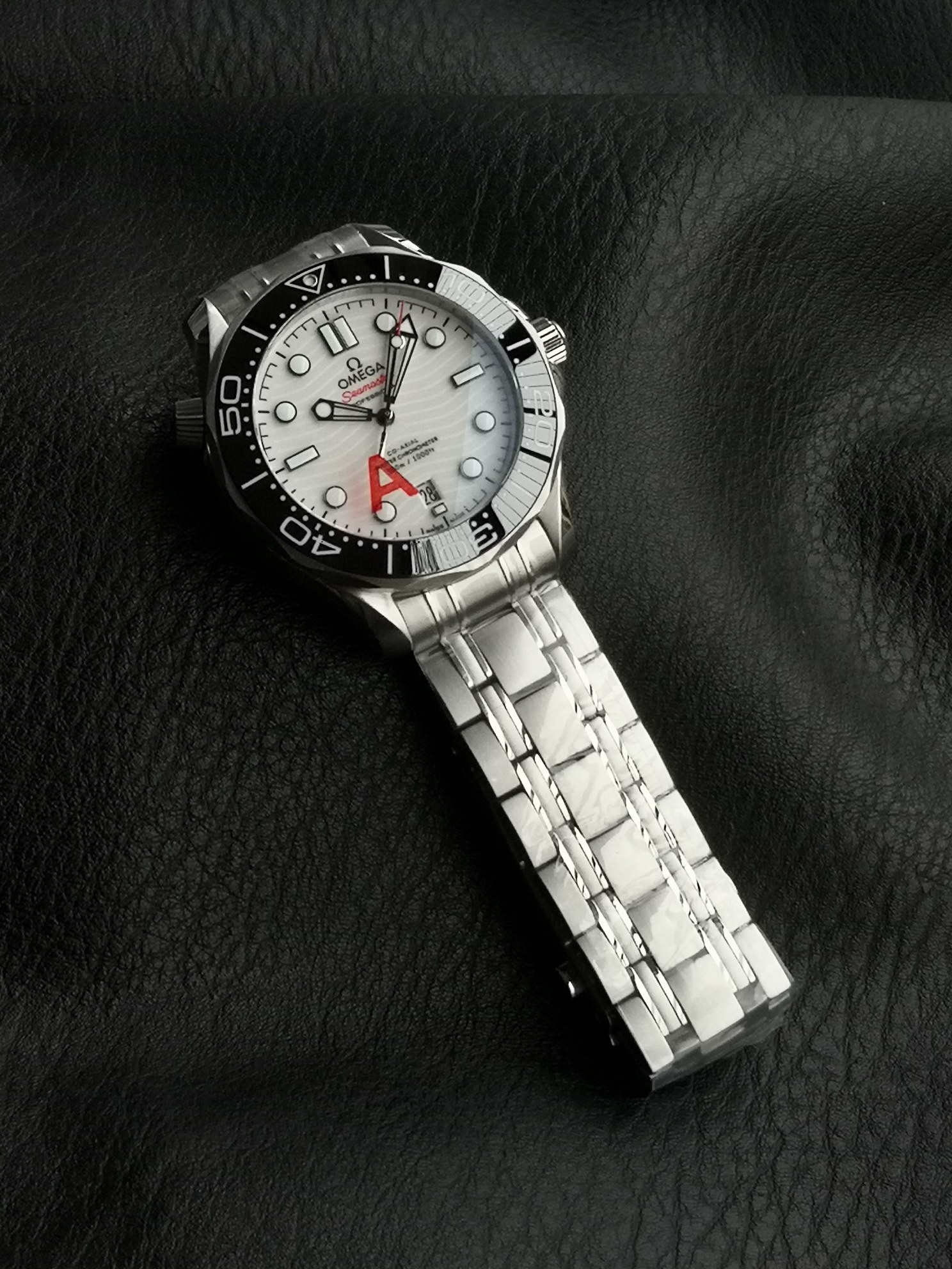 Omega VS ——V4 版本 升级欧米伽8800一体机芯 VS 8800机芯外观，功能，均与 一致
