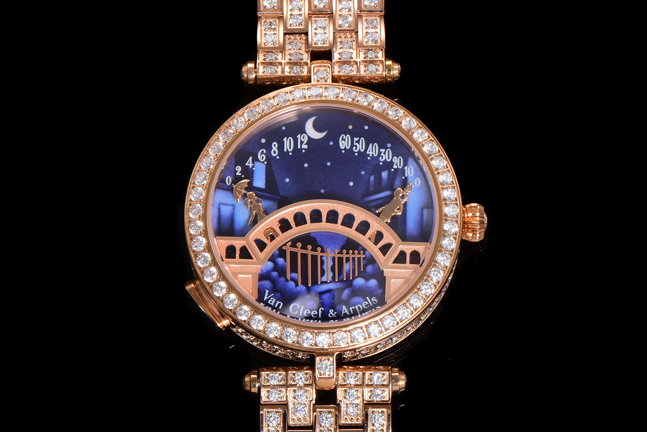 梵克雅宝 🌐四季情人桥腕表
💜梵雅克宝-Van Cleef&Arpels✨诗意复杂能功系列:恋人之桥最浪的漫手表 瑞定士做石英机芯升级最新版 蓝宝石玻璃镜升面级:表直壳径约38mm:情人升桥级为~纯材钢料 1比1复刻,女孩是时男针孩是分针,时针分和针都是用高科技、技术做成的3D效果针.按一下七字位按钮🔘:会自动走三次来回:亲吻 巜三生三世》表达的你爱意。按三字位按钮一下:自己走到当时的时间后会发现恋人💑在悄悄地走到中间去接吻之后各自回到零点。还什等么,最佳物礼就它了💜梵克雅宝,这个充满诗意与浪漫的品牌,一直致力于向爱情致敬。他们的情人桥手表,以其独特的设计和精湛的工艺,成为了许多时尚名媛的心头好。
这款手表的设计灵感来源于情人桥,寓意着爱情的永恒与美好。它采用了逆跳的钟表技术,巧妙地表达了恋人之间的柔情蜜意和缱绻缠绵。表盘以春夏秋冬为主题,色彩绚丽,诗意盎然,仿佛在诉说着每一个季节的爱情故事。
无论是春夏的明媚阳光,还是秋冬的落叶飘零,这款手表都能以一种独特而诗意的方式引导你度过每一天。它的颜值之高,简直让人惊叹不已,简直是美爆了的艺术品。
梵克雅宝希望通过这款手表,向所有有情人传递美好的祝福:愿你们拥有美好的爱情,生活灿烂,幸福直到永久🌐