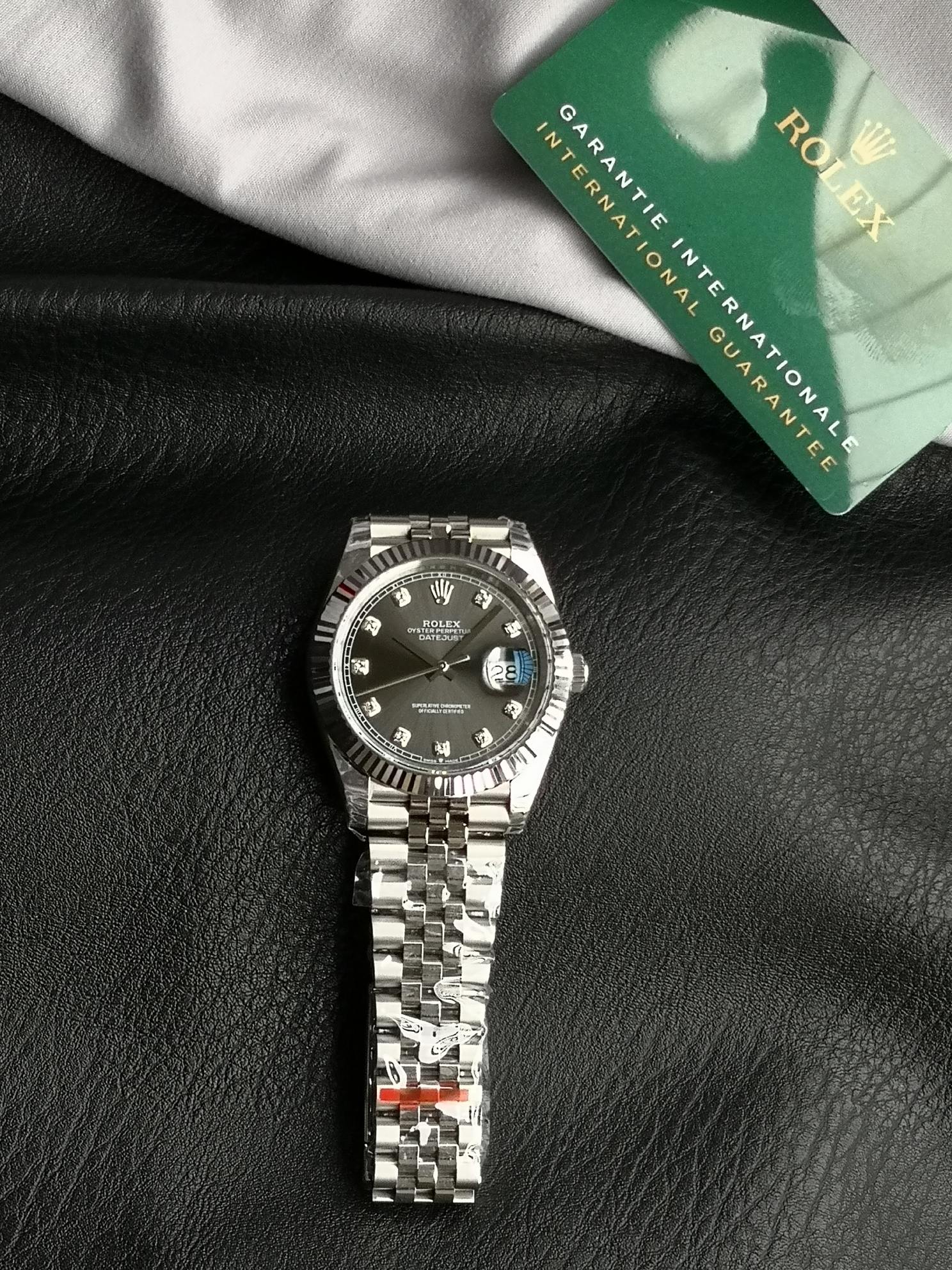 NO:670452,ES FACTORY freezing point thanksgiving price Rolex Datejust 41mm series ① Customized Hangzhou movement, kinetic energy storage up to 72 hours, stable and reliable quality; ② The size and thickness of the case are almost the same as the original, with a thickness of only 11.8 (not a fake version at first glance in the market) ③ Polished word nails, top-grade Swiss ice blue luminous, fine shading, color matching ES  FACTORY sincerely produces, not for high profits, but just to allow most watch lovers to experience a very cost-effective log-type watch in this bad economic environment, rolex19860909ES FACTORY冰点感恩价 劳力士日志型41mm系列 ①定制杭州机芯,动能储存高达72小时,品质稳定可靠； ②表壳尺寸厚度几乎与原装一致,厚度仅为11.8（非市场一眼假版本） ③字面打磨字钉,顶级瑞士冰蓝色夜光,底纹细腻,颜色对版 ES FACTORY诚意出品,不为高利润,只为在此大环境不好的经济状况下,还能让大部分爱表玩家体验极具性价比的日志型腕表,,rolex,Watch