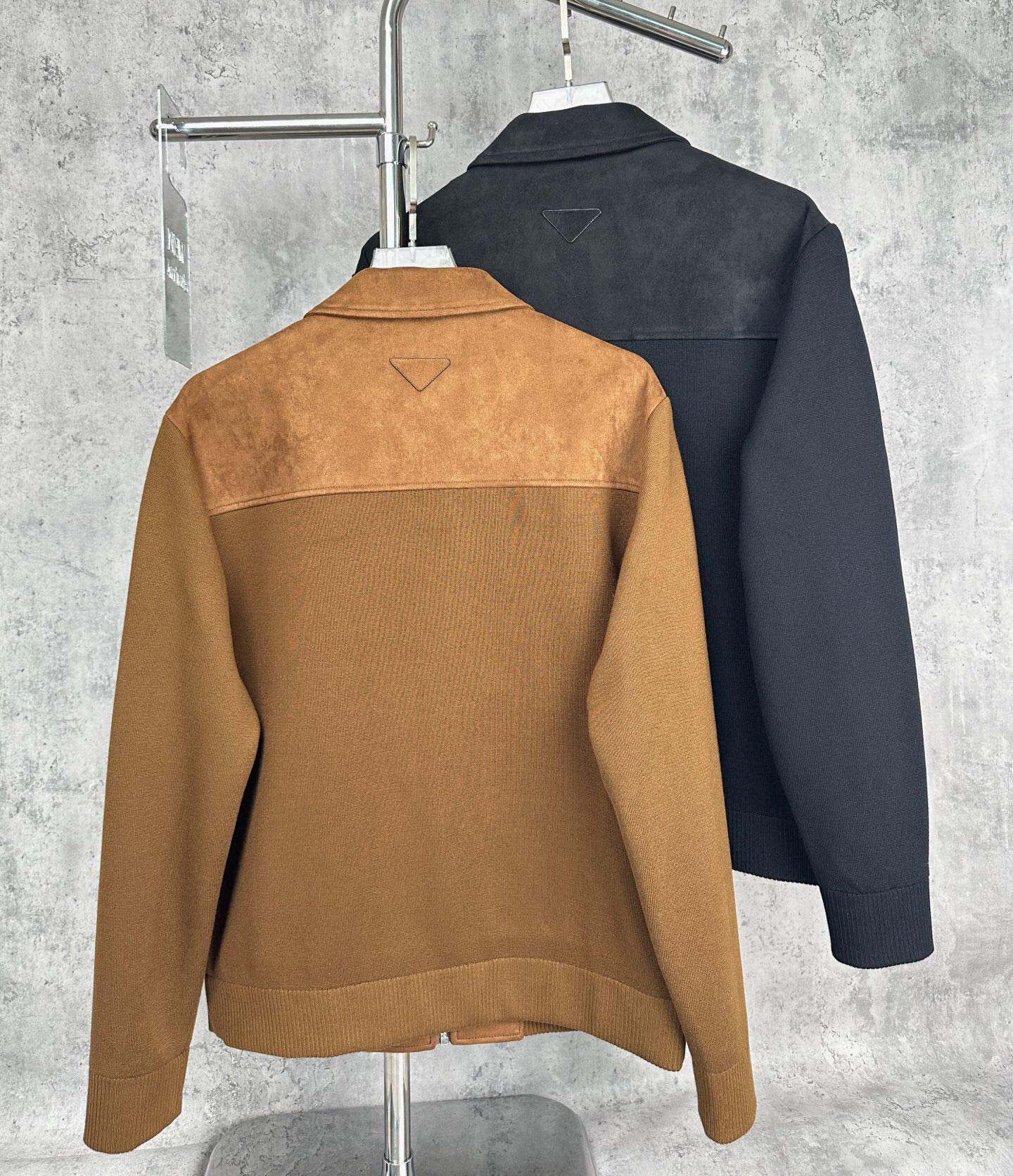 普拉达Prada秋冬新款，客供色织面料拼接麂皮绒大翻领双口袋设计夹克外套荣耀呈现！ 探索时尚前沿，感受材