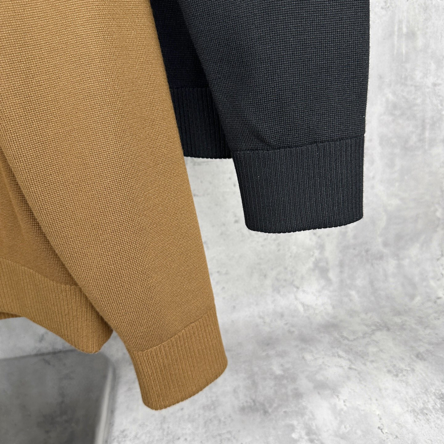 普拉达Prada秋冬新款，客供色织面料拼接麂皮绒大翻领双口袋设计夹克外套荣耀呈现！ 探索时尚前沿，感受材