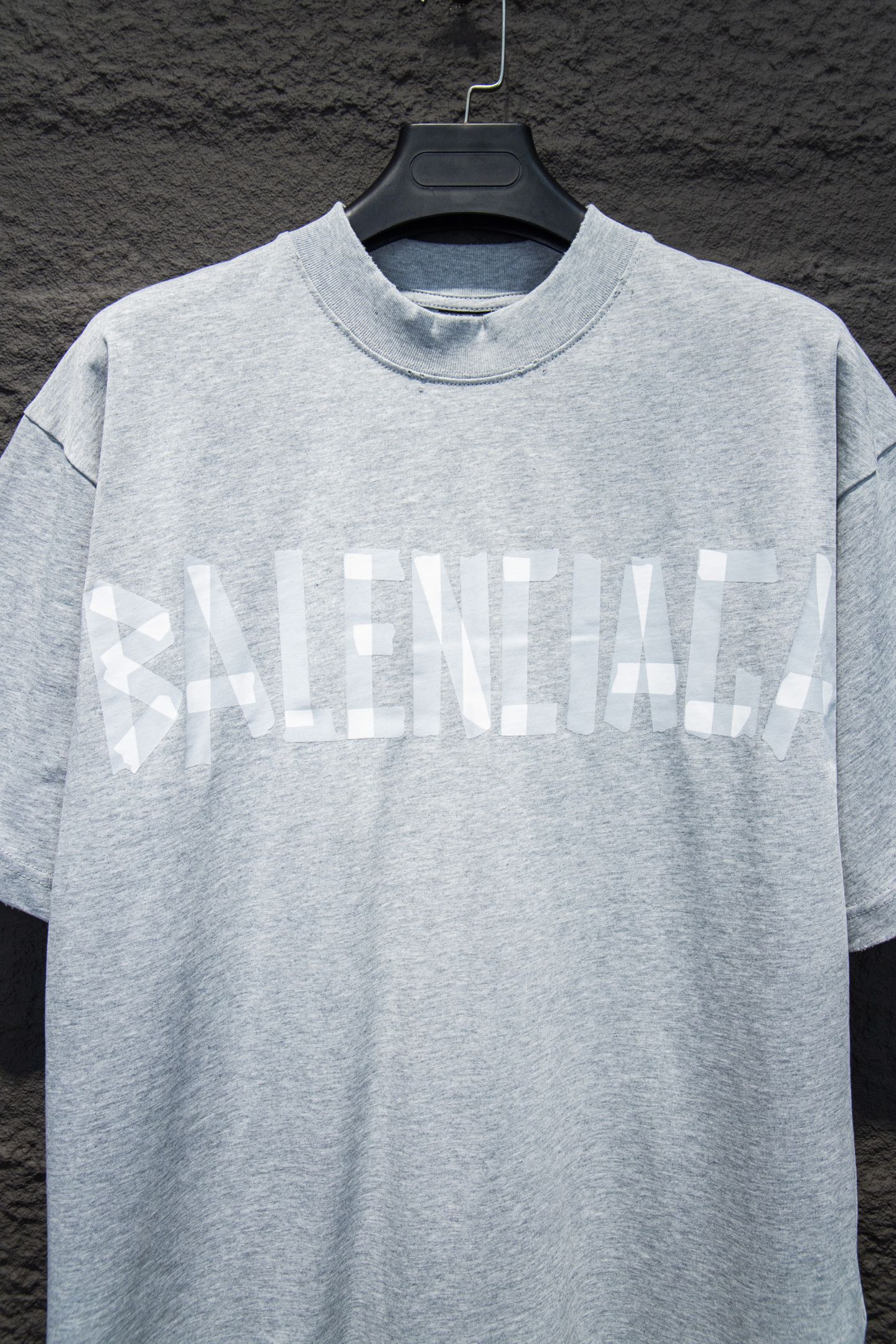 
Balenciaga.25SS
⚠️抢购ZP开发定染面料色.破洞.印花.水洗.做旧.版型.

采用32